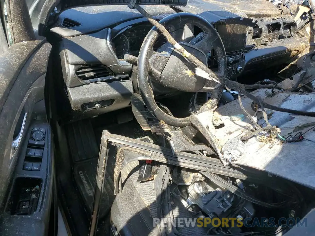 8 Photograph of a damaged car 1GNERGKWXNJ117860 CHEVROLET TRAVERSE 2022