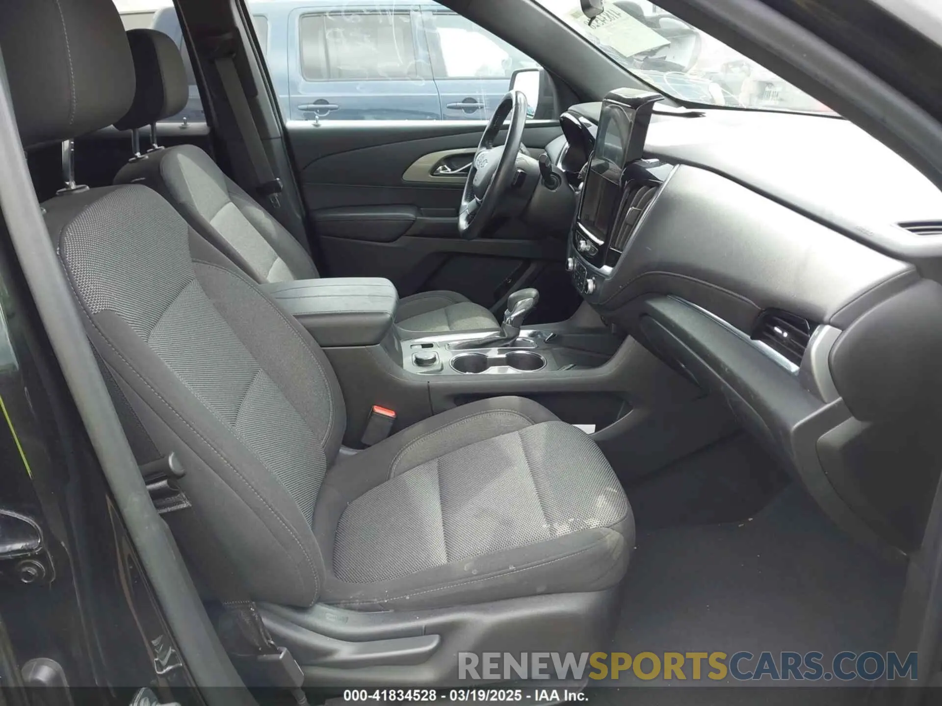 5 Photograph of a damaged car 1GNERGKWXNJ128020 CHEVROLET TRAVERSE 2022