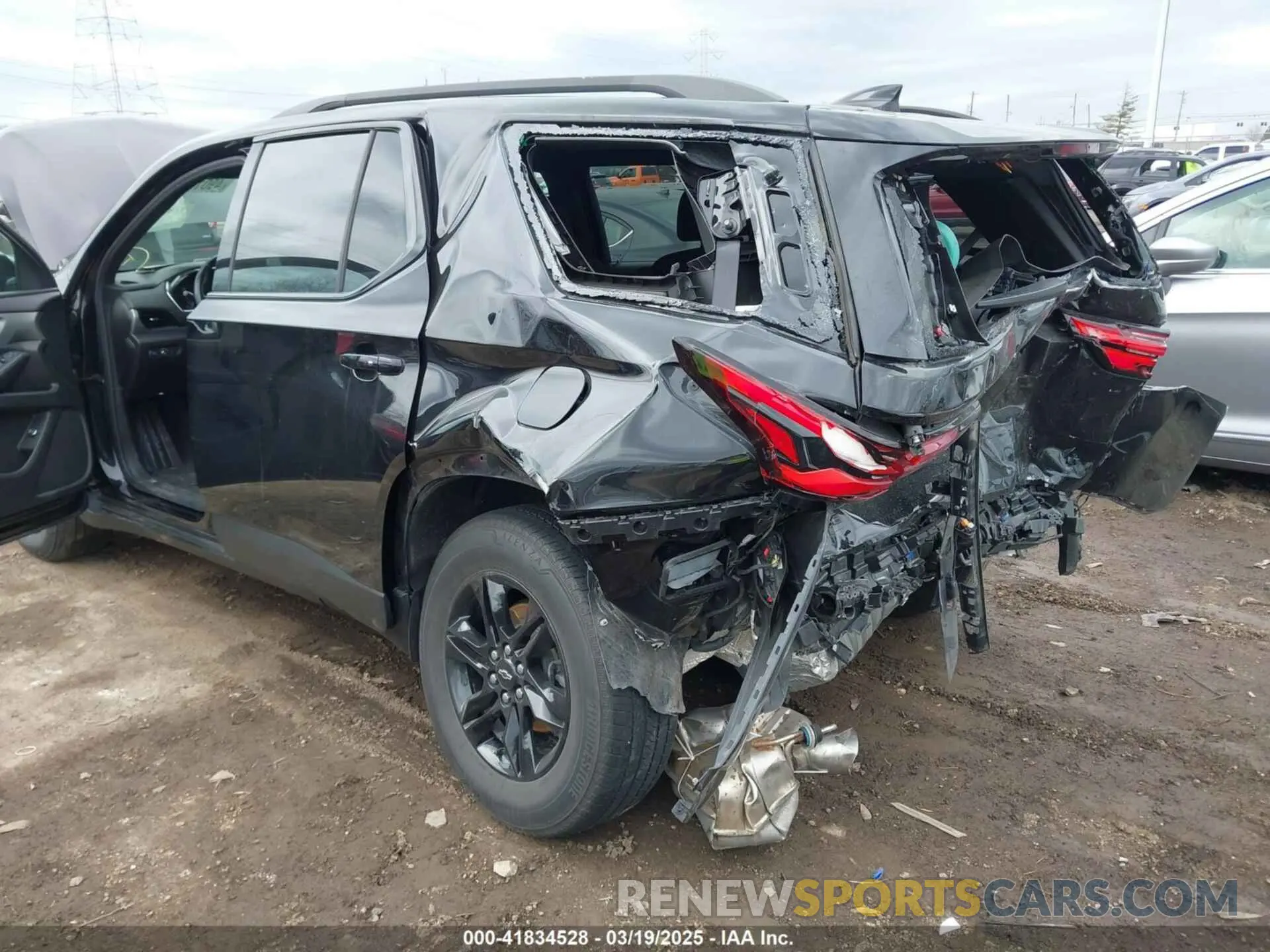 6 Photograph of a damaged car 1GNERGKWXNJ128020 CHEVROLET TRAVERSE 2022