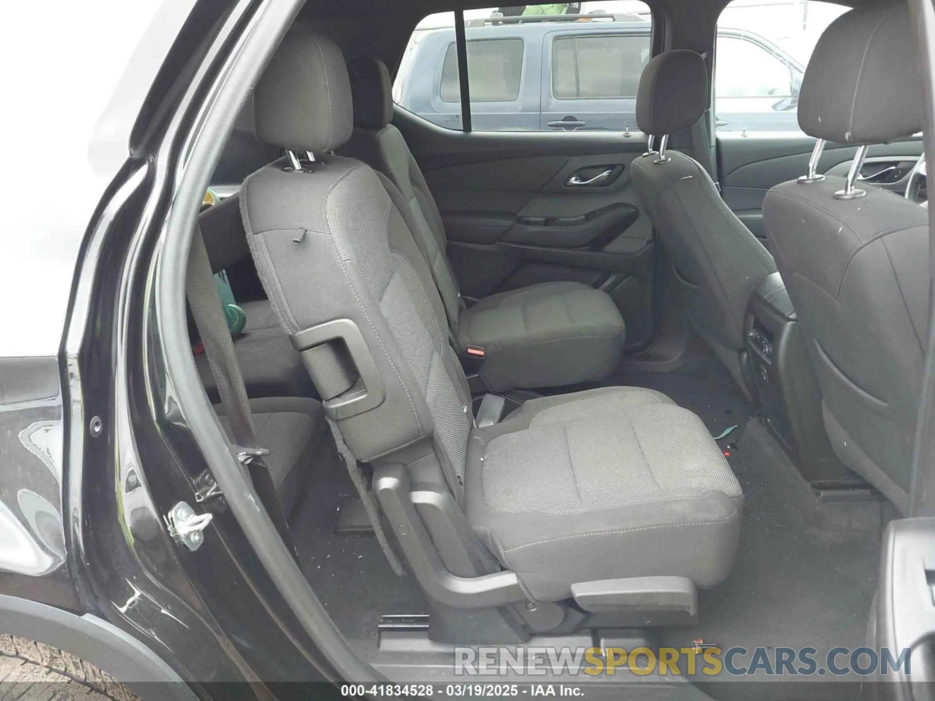 8 Photograph of a damaged car 1GNERGKWXNJ128020 CHEVROLET TRAVERSE 2022