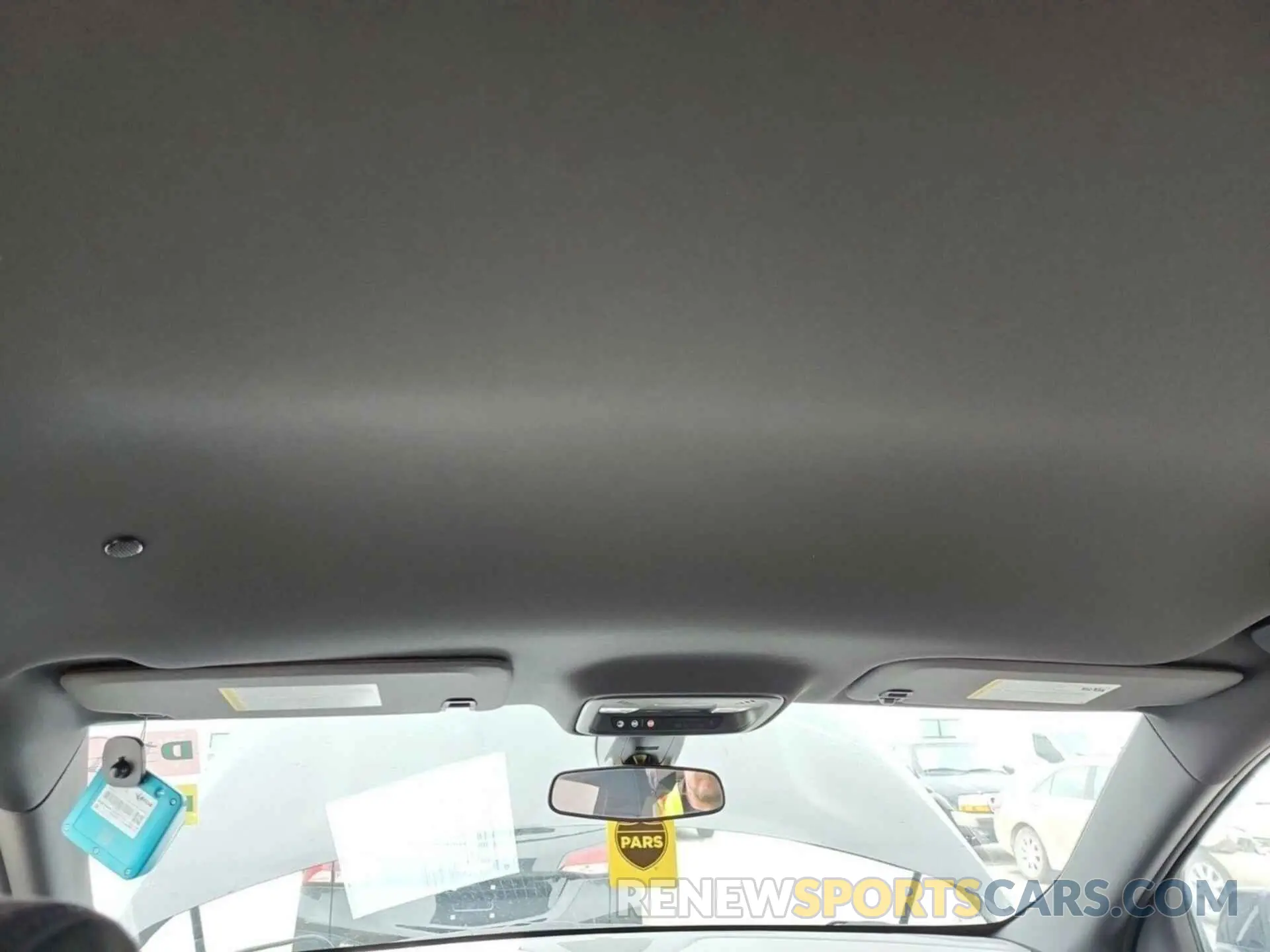 10 Photograph of a damaged car 1GNERGKWXNJ156903 CHEVROLET TRAVERSE 2022
