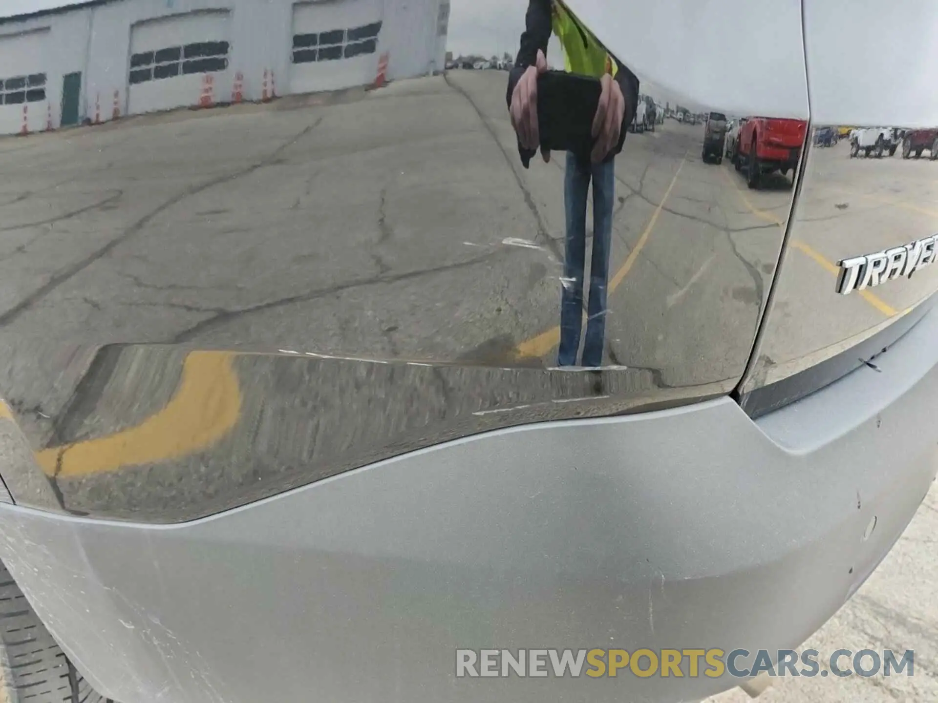 11 Photograph of a damaged car 1GNERGKWXNJ156903 CHEVROLET TRAVERSE 2022