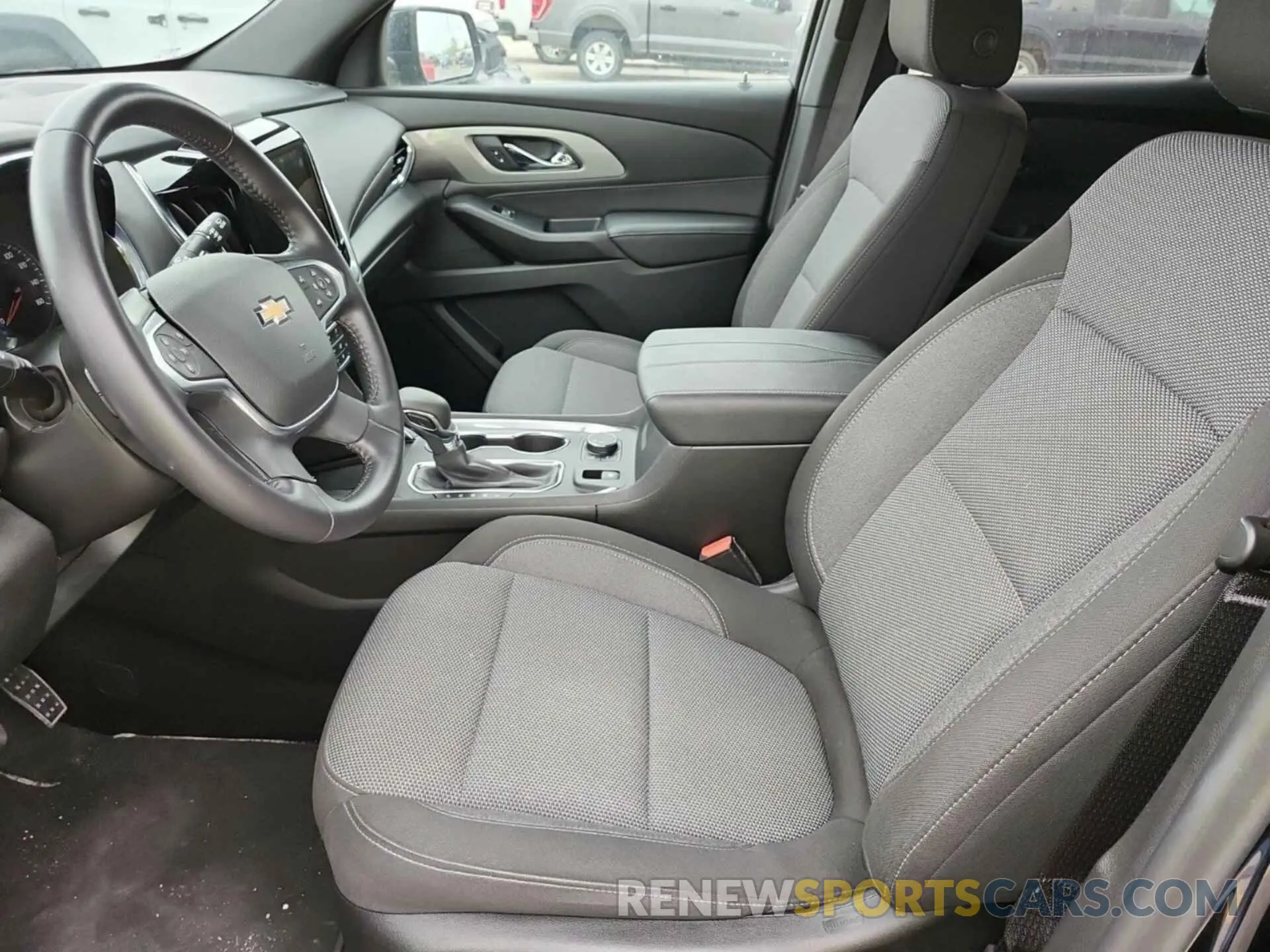 8 Photograph of a damaged car 1GNERGKWXNJ156903 CHEVROLET TRAVERSE 2022