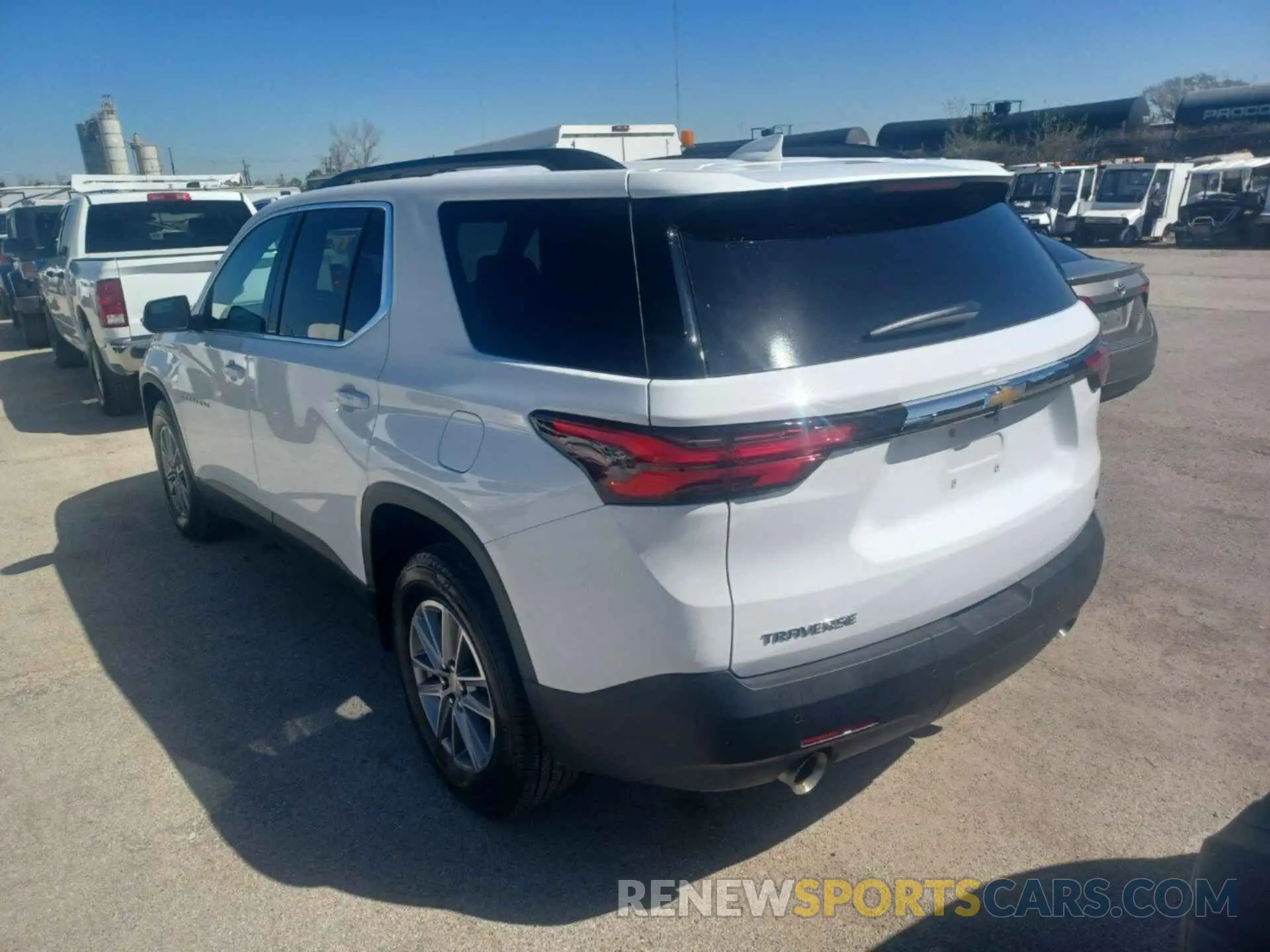 4 Photograph of a damaged car 1GNERGKWXNJ157677 CHEVROLET TRAVERSE 2022