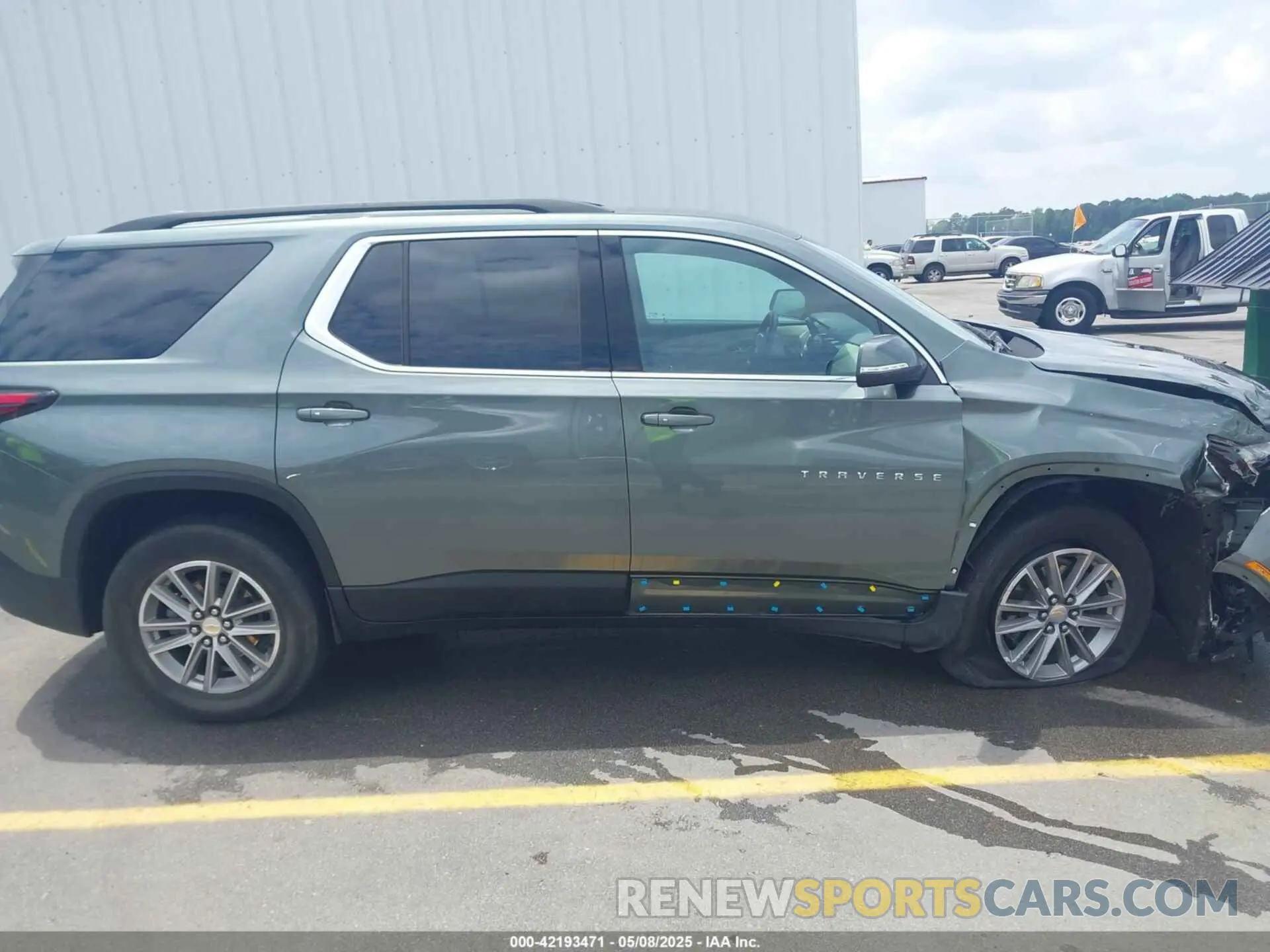 13 Photograph of a damaged car 1GNERHKW0NJ122099 CHEVROLET TRAVERSE 2022
