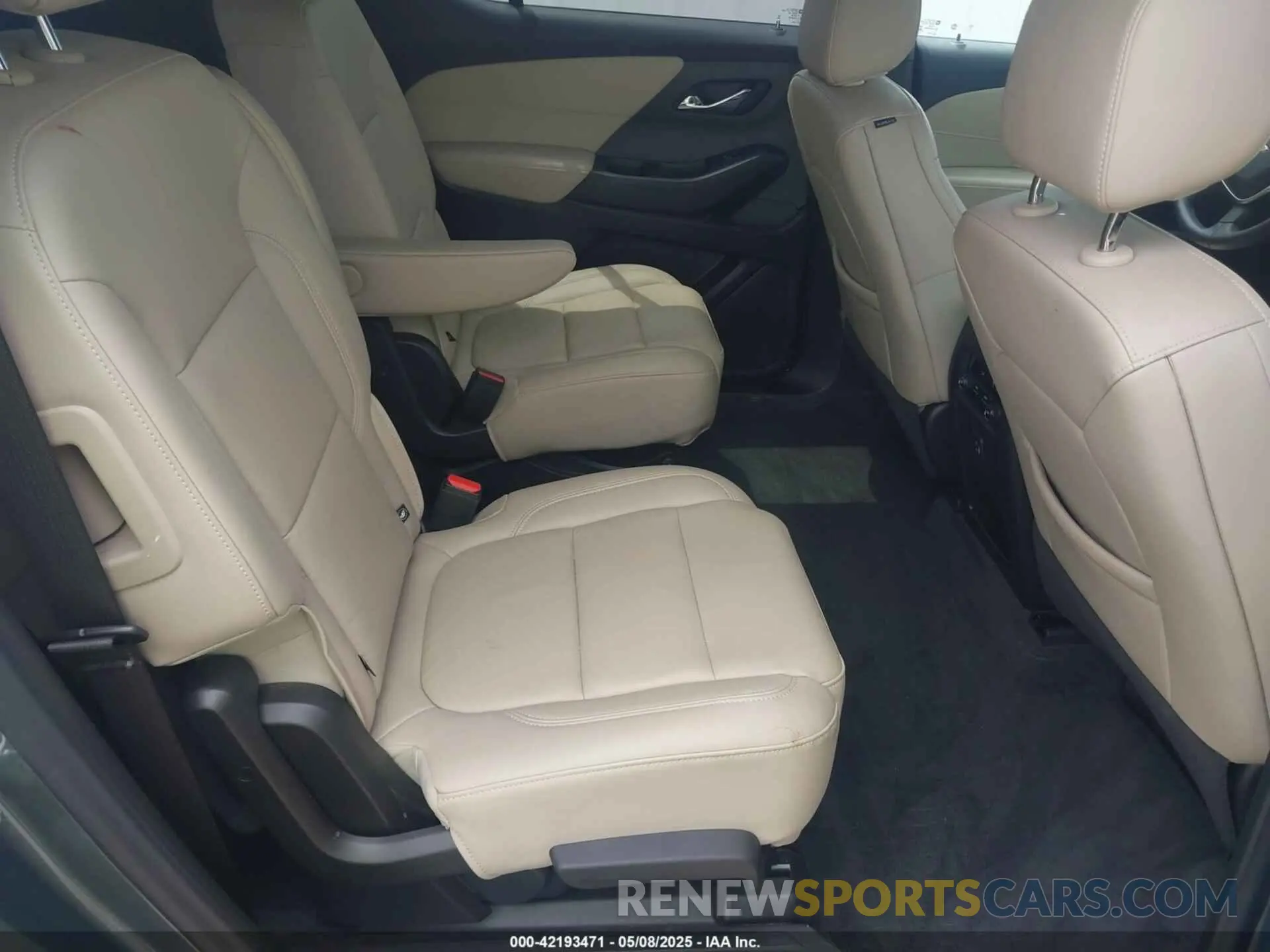 8 Photograph of a damaged car 1GNERHKW0NJ122099 CHEVROLET TRAVERSE 2022