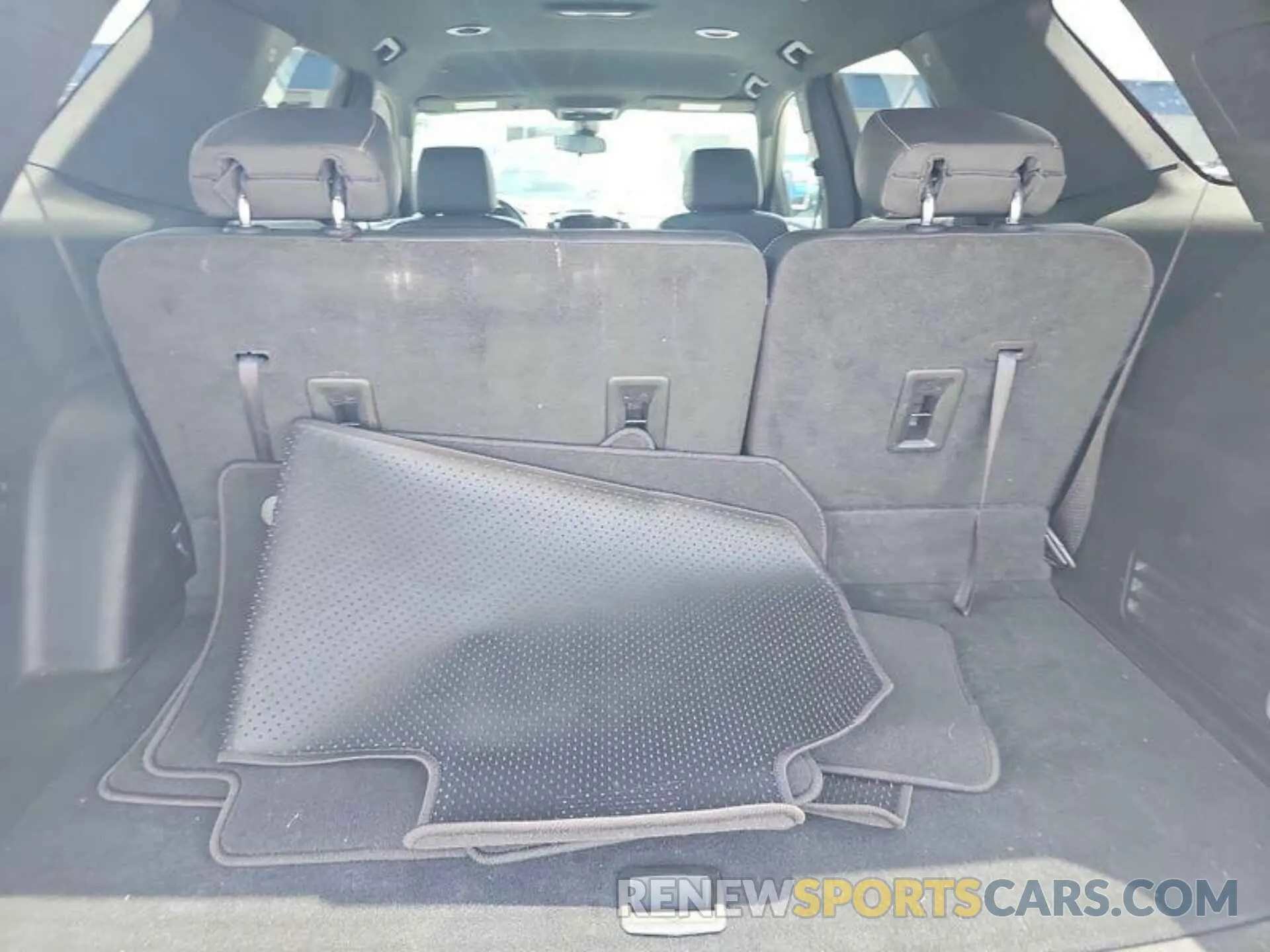 8 Photograph of a damaged car 1GNERHKW1NJ153829 CHEVROLET TRAVERSE 2022