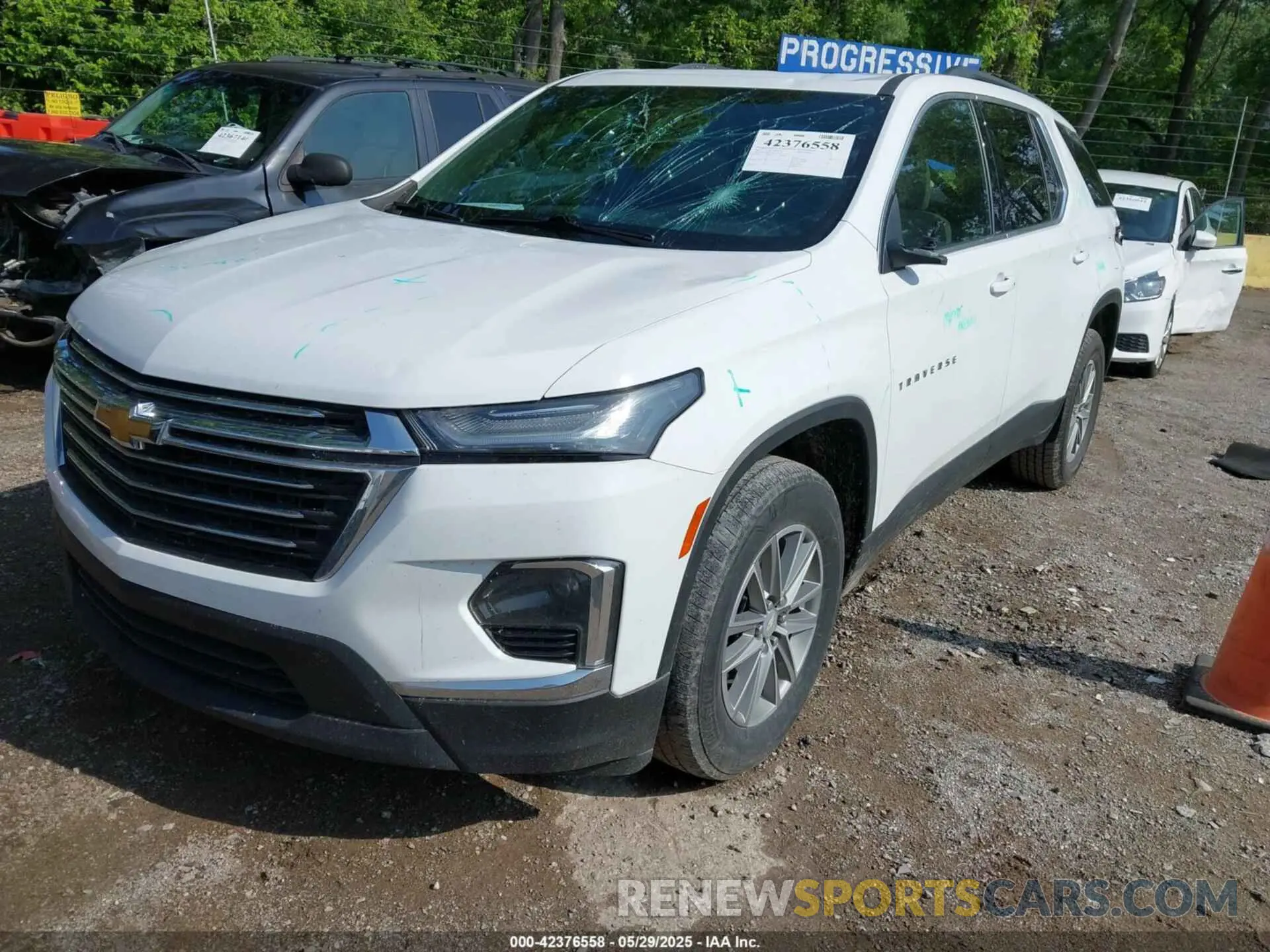 2 Photograph of a damaged car 1GNERHKW3NJ110710 CHEVROLET TRAVERSE 2022