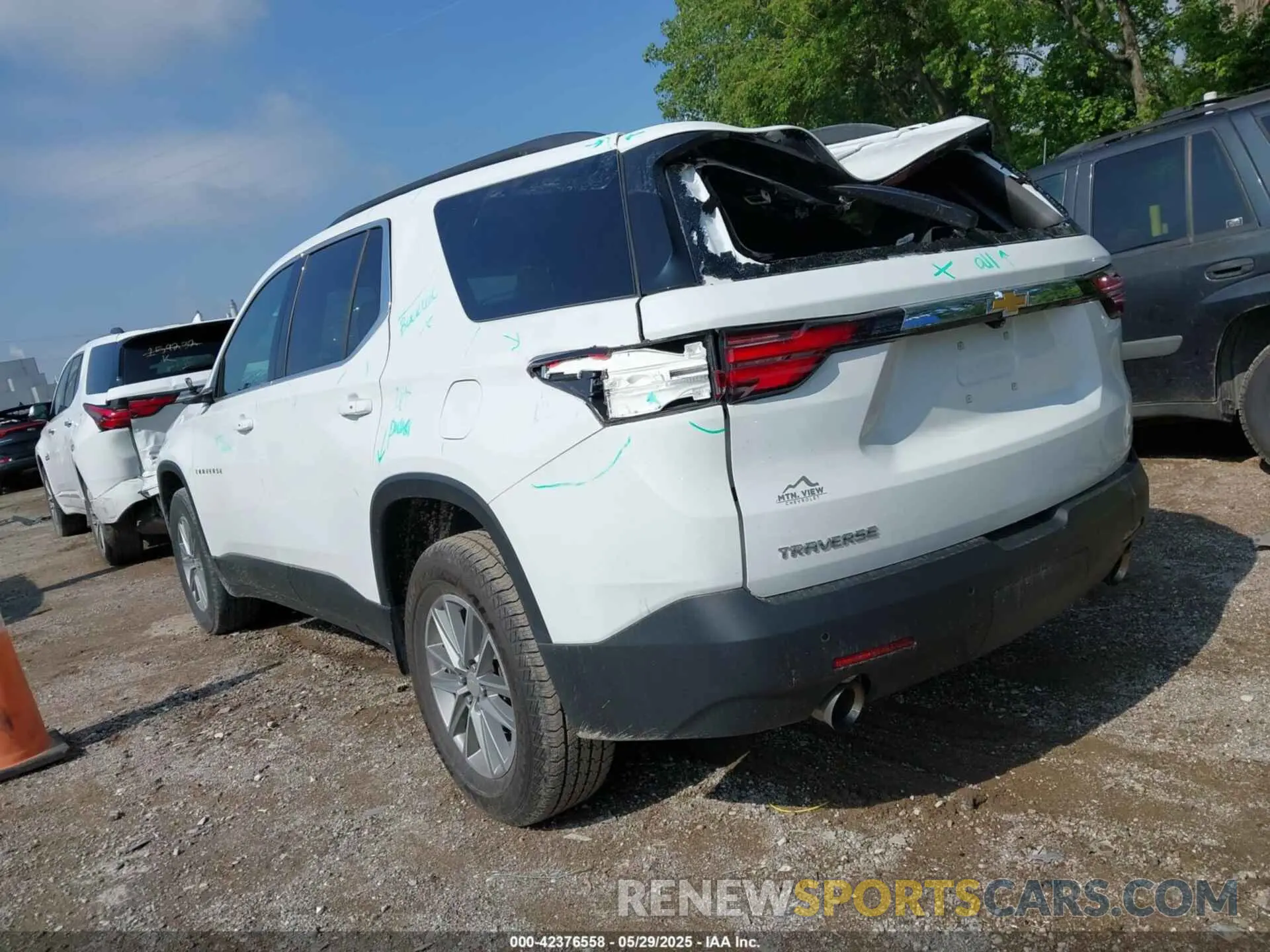 3 Photograph of a damaged car 1GNERHKW3NJ110710 CHEVROLET TRAVERSE 2022