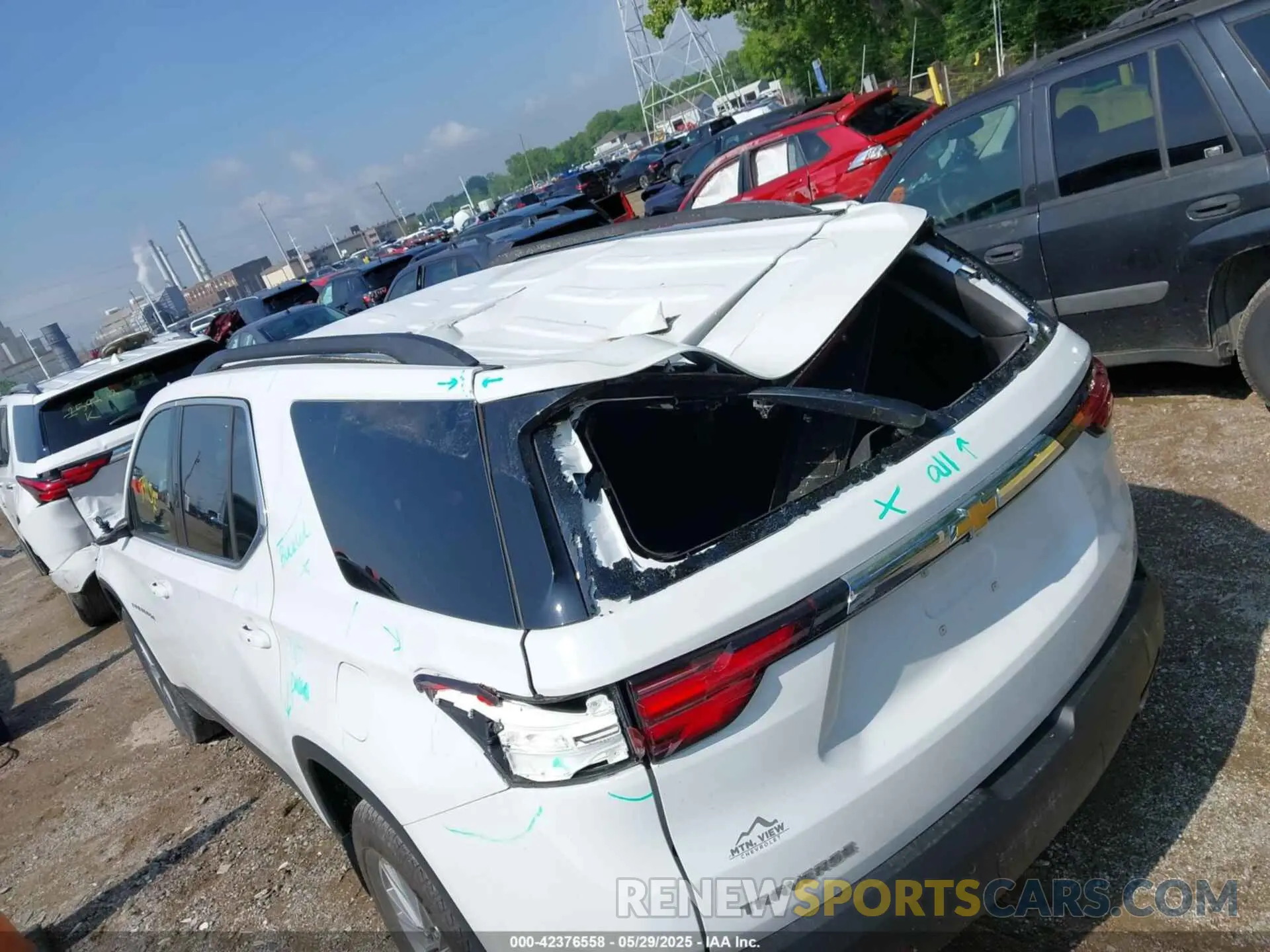 6 Photograph of a damaged car 1GNERHKW3NJ110710 CHEVROLET TRAVERSE 2022