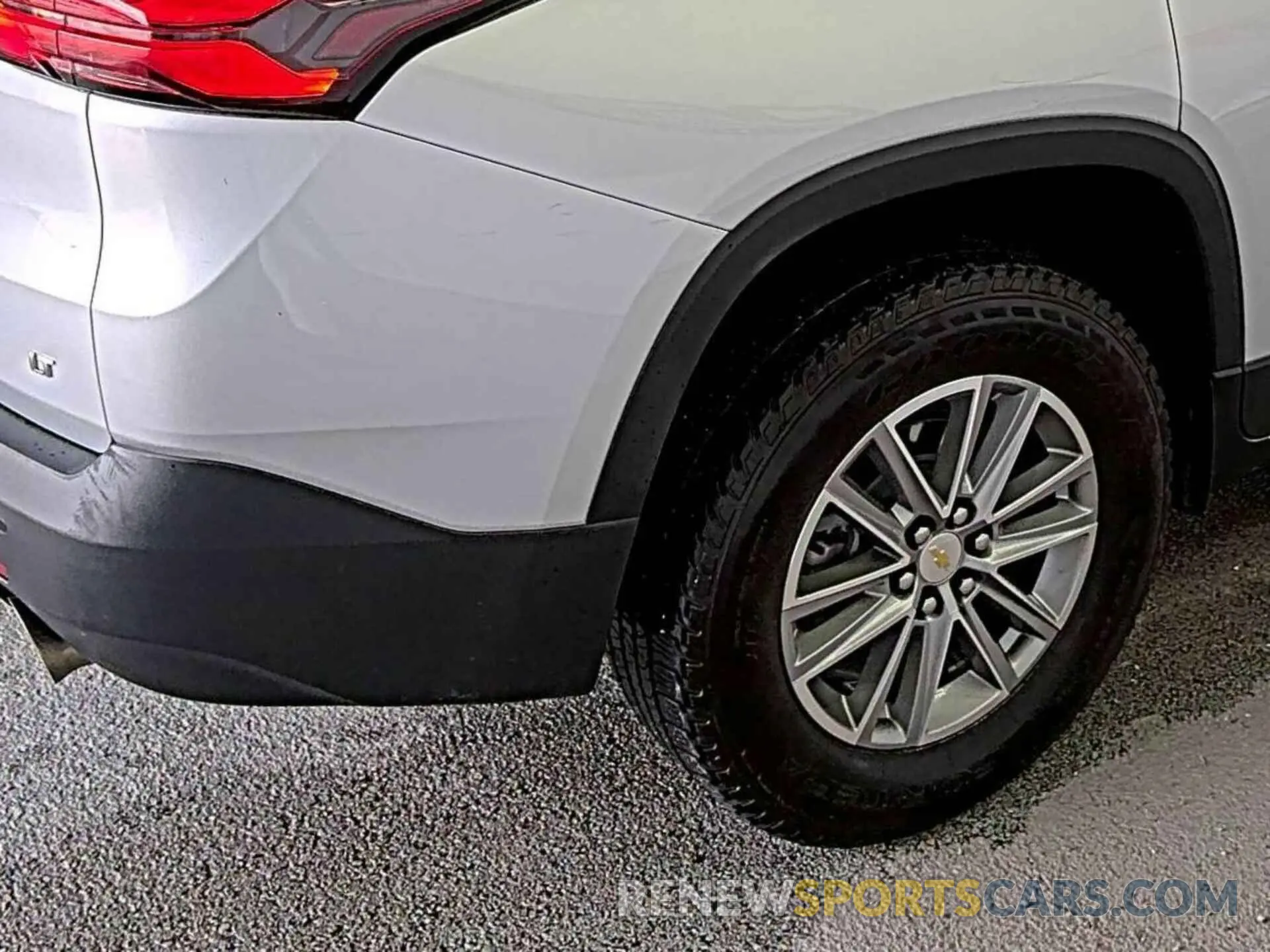 34 Photograph of a damaged car 1GNERHKW3NJ142590 CHEVROLET TRAVERSE 2022