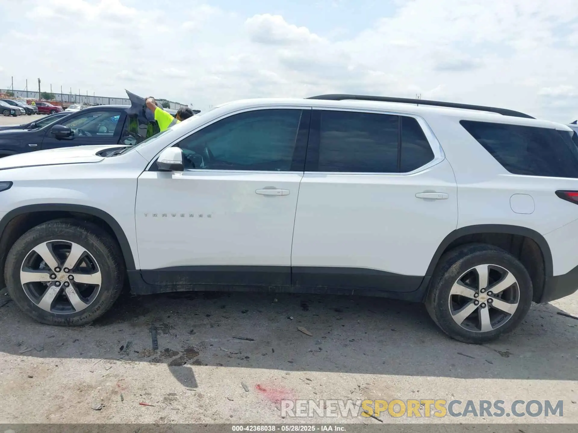 14 Photograph of a damaged car 1GNERHKW4NJ142792 CHEVROLET TRAVERSE 2022