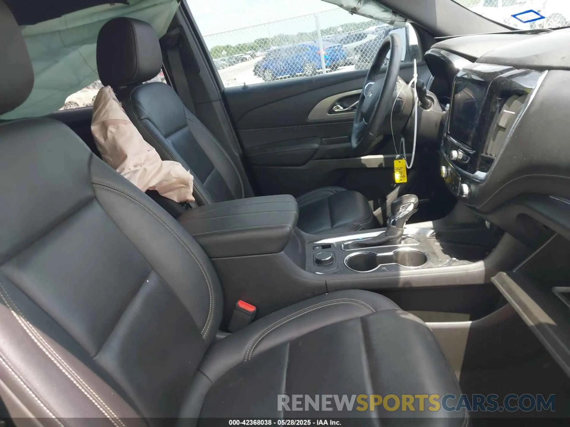 5 Photograph of a damaged car 1GNERHKW4NJ142792 CHEVROLET TRAVERSE 2022