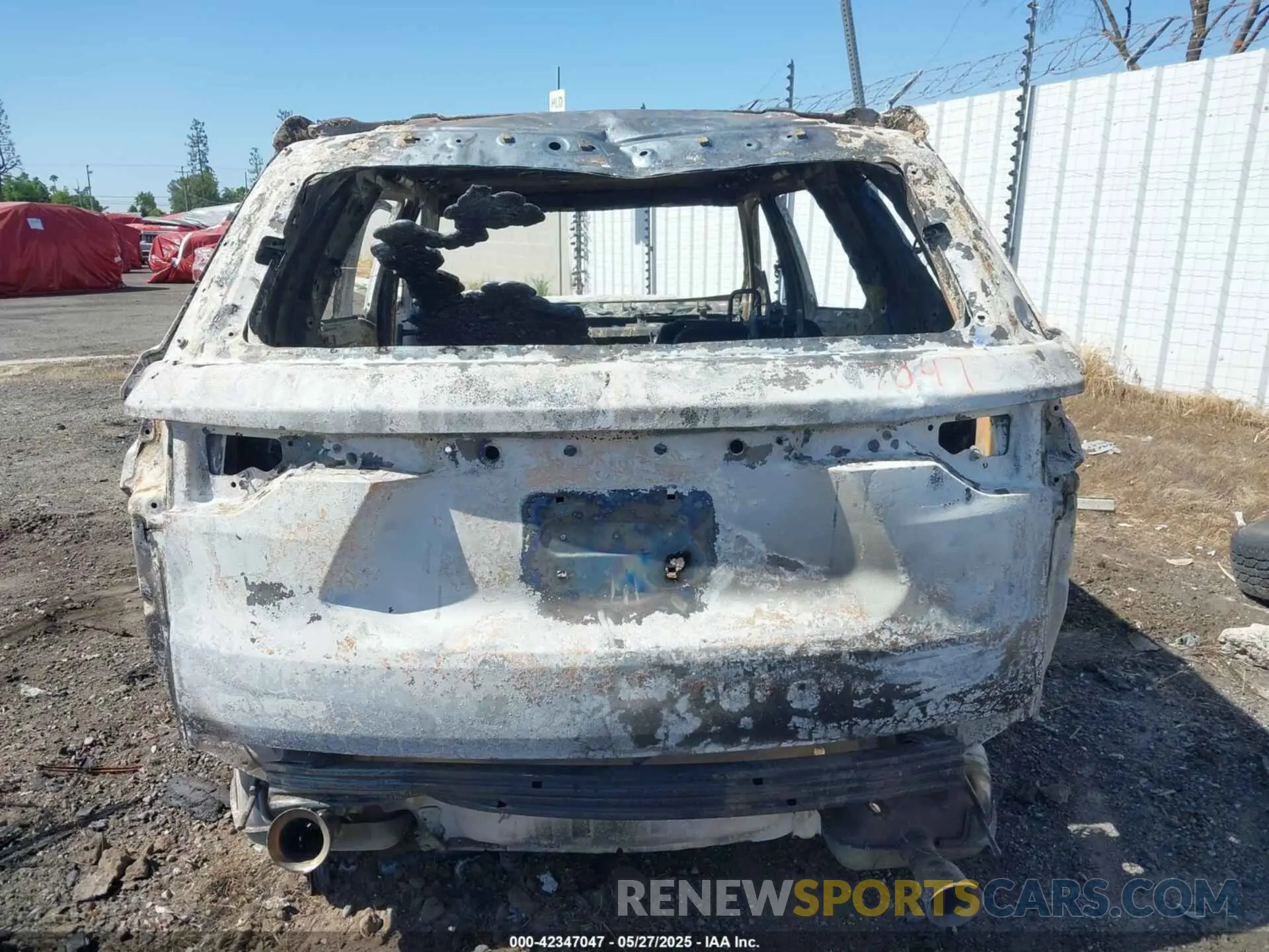 15 Photograph of a damaged car 1GNERHKW7NJ104182 CHEVROLET TRAVERSE 2022