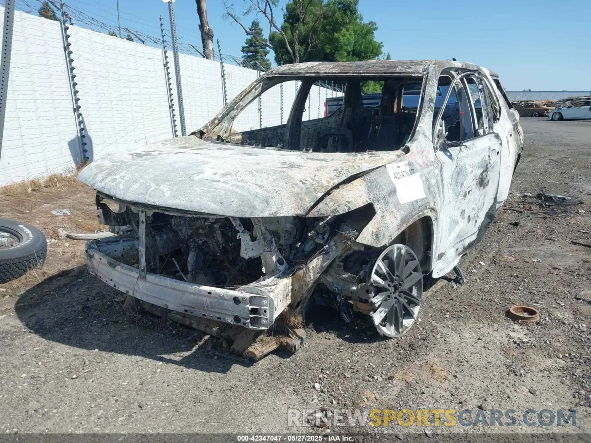 2 Photograph of a damaged car 1GNERHKW7NJ104182 CHEVROLET TRAVERSE 2022