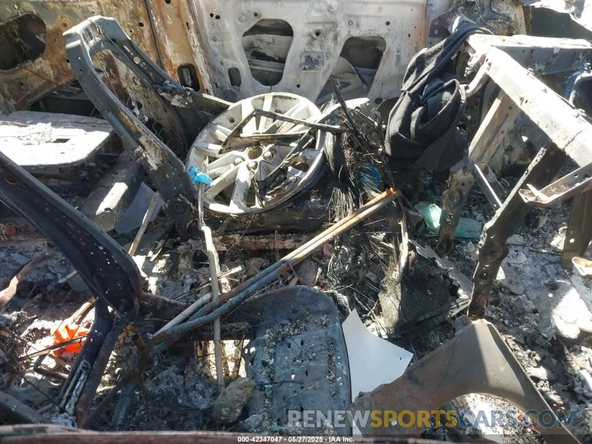 5 Photograph of a damaged car 1GNERHKW7NJ104182 CHEVROLET TRAVERSE 2022