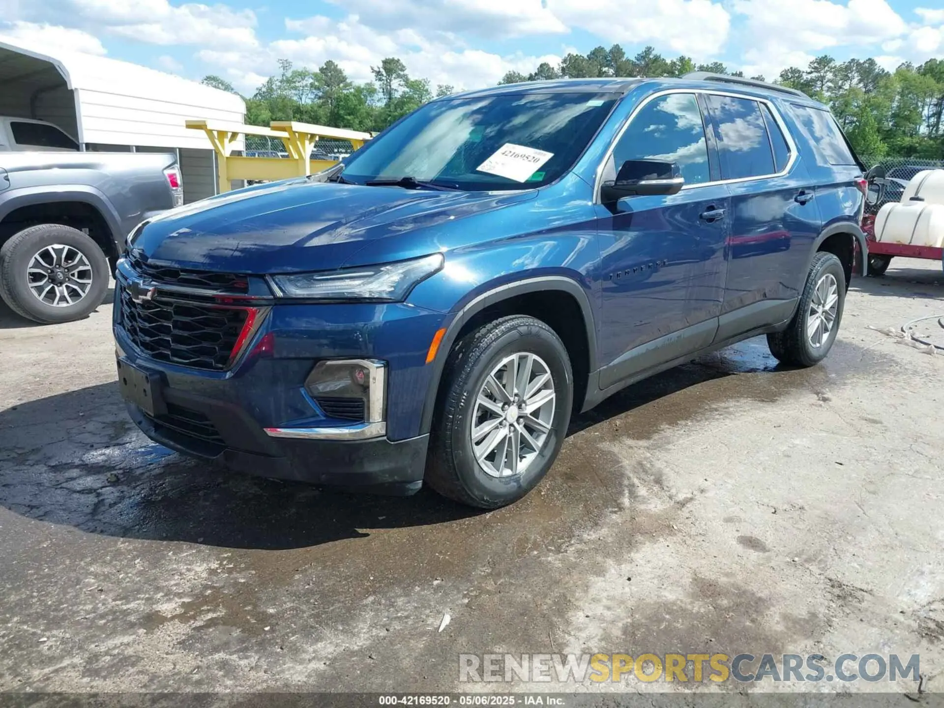 2 Photograph of a damaged car 1GNERHKW7NJ192120 CHEVROLET TRAVERSE 2022
