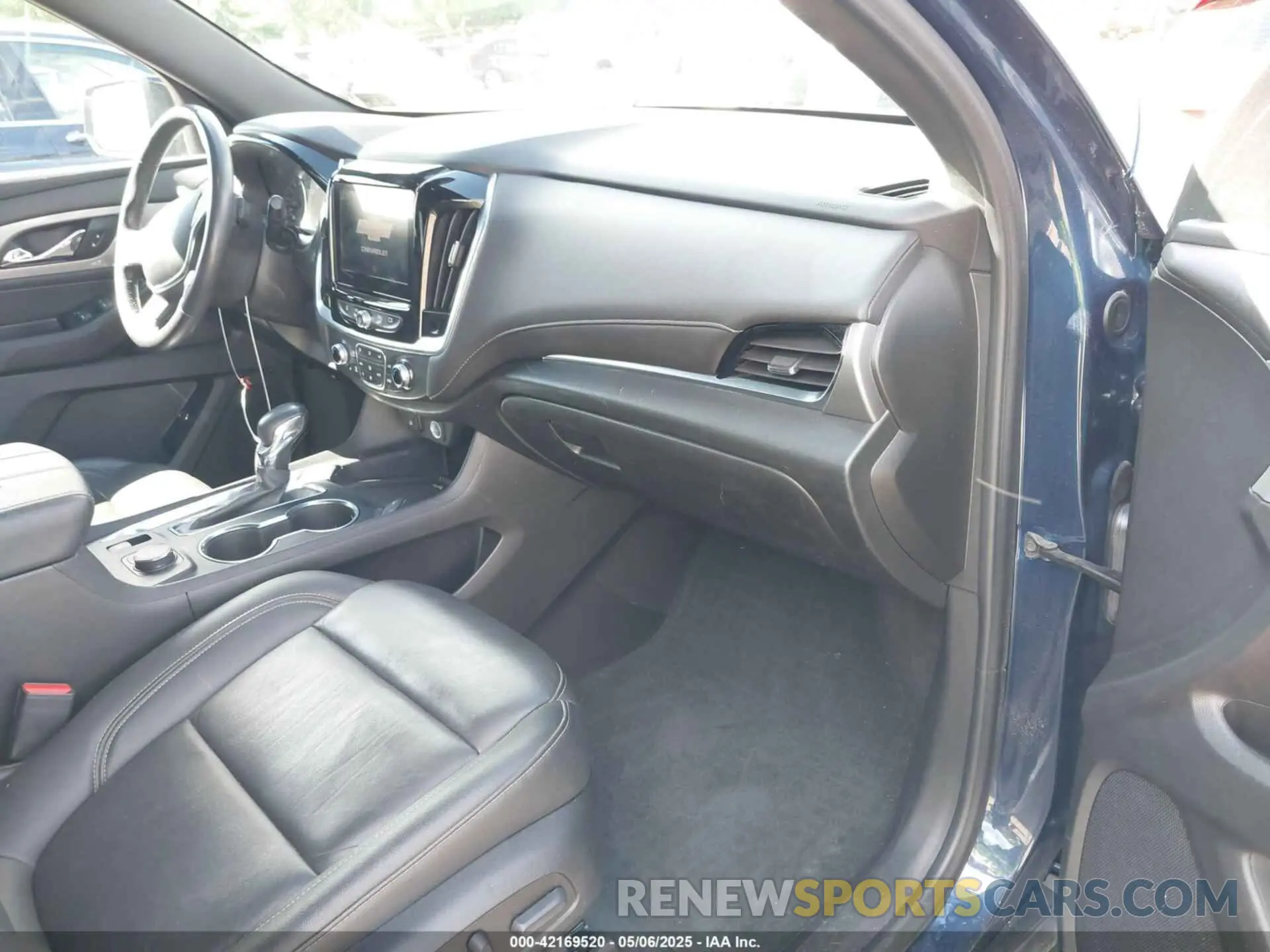 5 Photograph of a damaged car 1GNERHKW7NJ192120 CHEVROLET TRAVERSE 2022