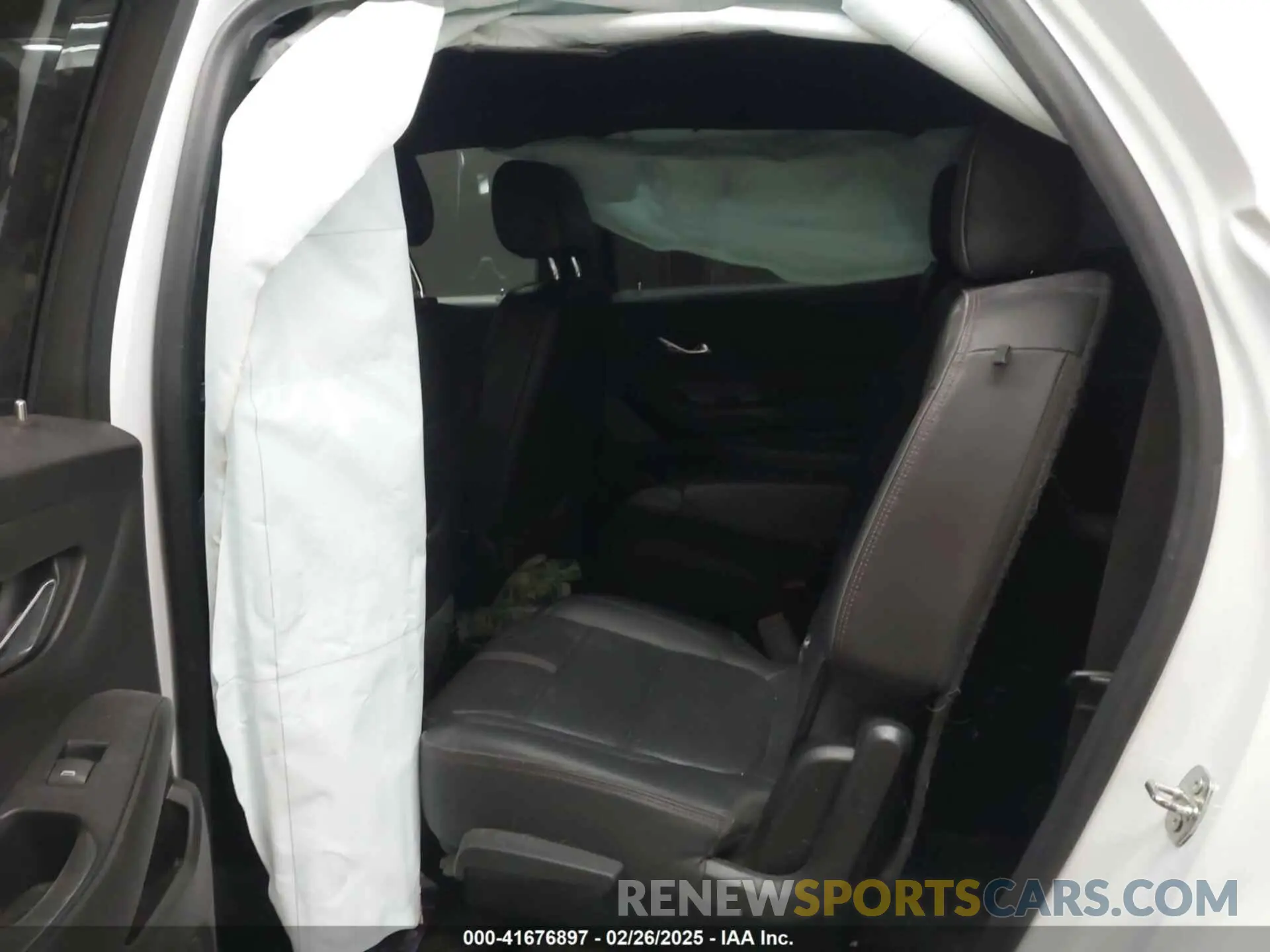 8 Photograph of a damaged car 1GNERJKW3NJ130494 CHEVROLET TRAVERSE 2022