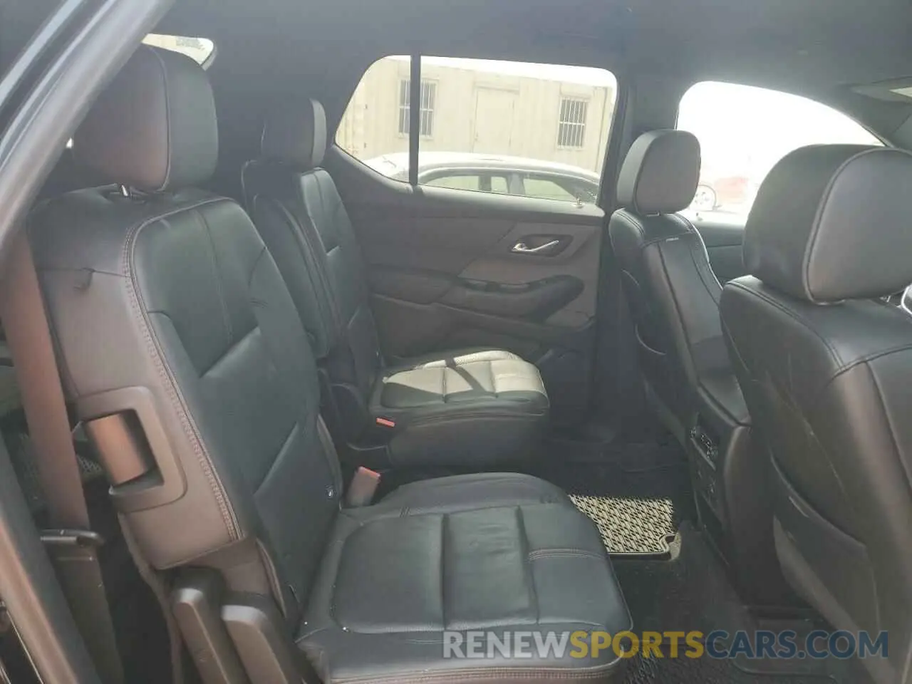 11 Photograph of a damaged car 1GNERJKW8NJ102433 CHEVROLET TRAVERSE 2022
