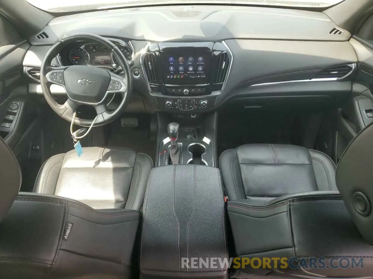 8 Photograph of a damaged car 1GNERJKW8NJ102433 CHEVROLET TRAVERSE 2022