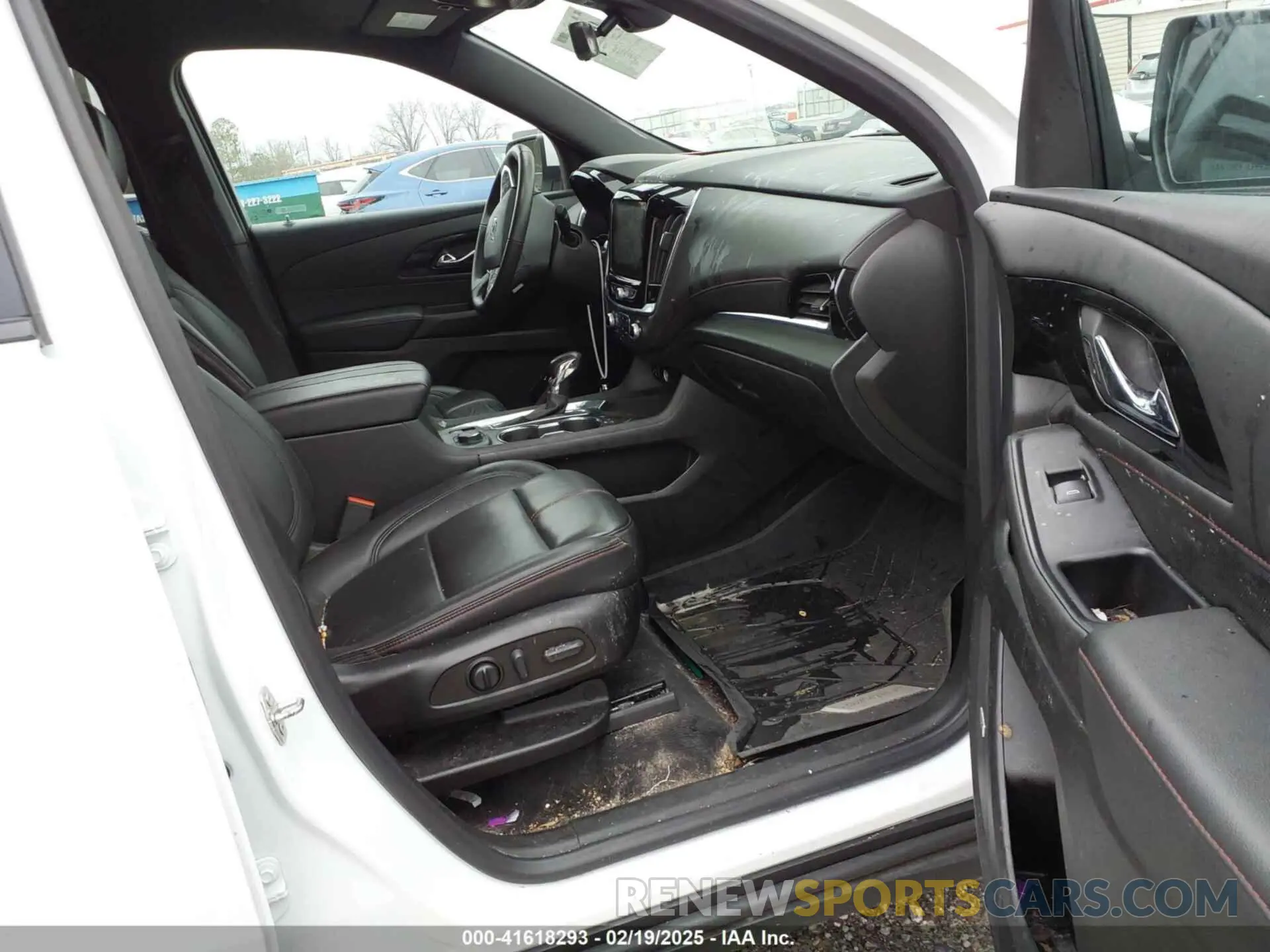 5 Photograph of a damaged car 1GNERJKW9NJ121766 CHEVROLET TRAVERSE 2022