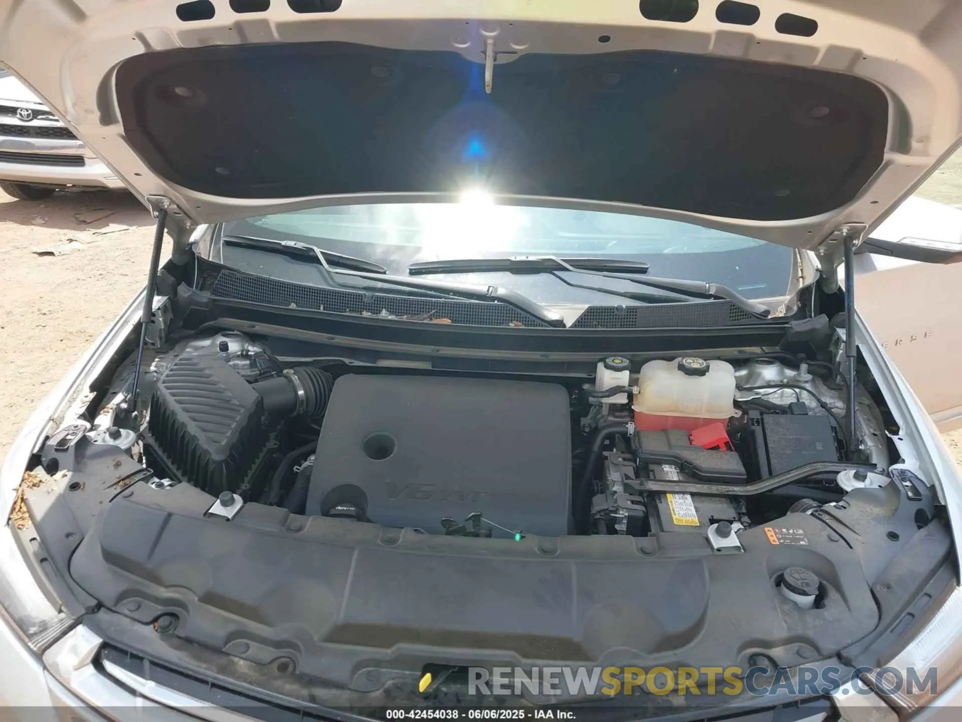 10 Photograph of a damaged car 1GNERKKWXNJ143345 CHEVROLET TRAVERSE 2022