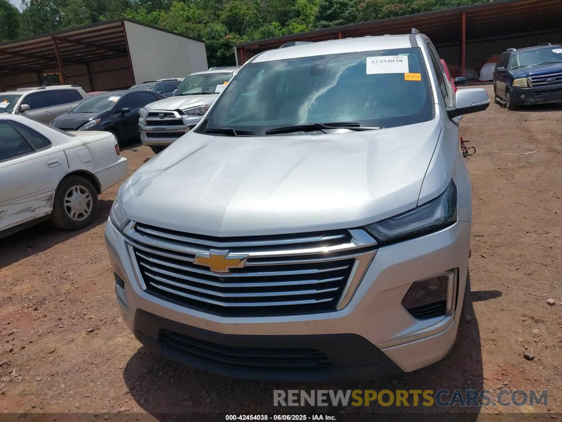 12 Photograph of a damaged car 1GNERKKWXNJ143345 CHEVROLET TRAVERSE 2022