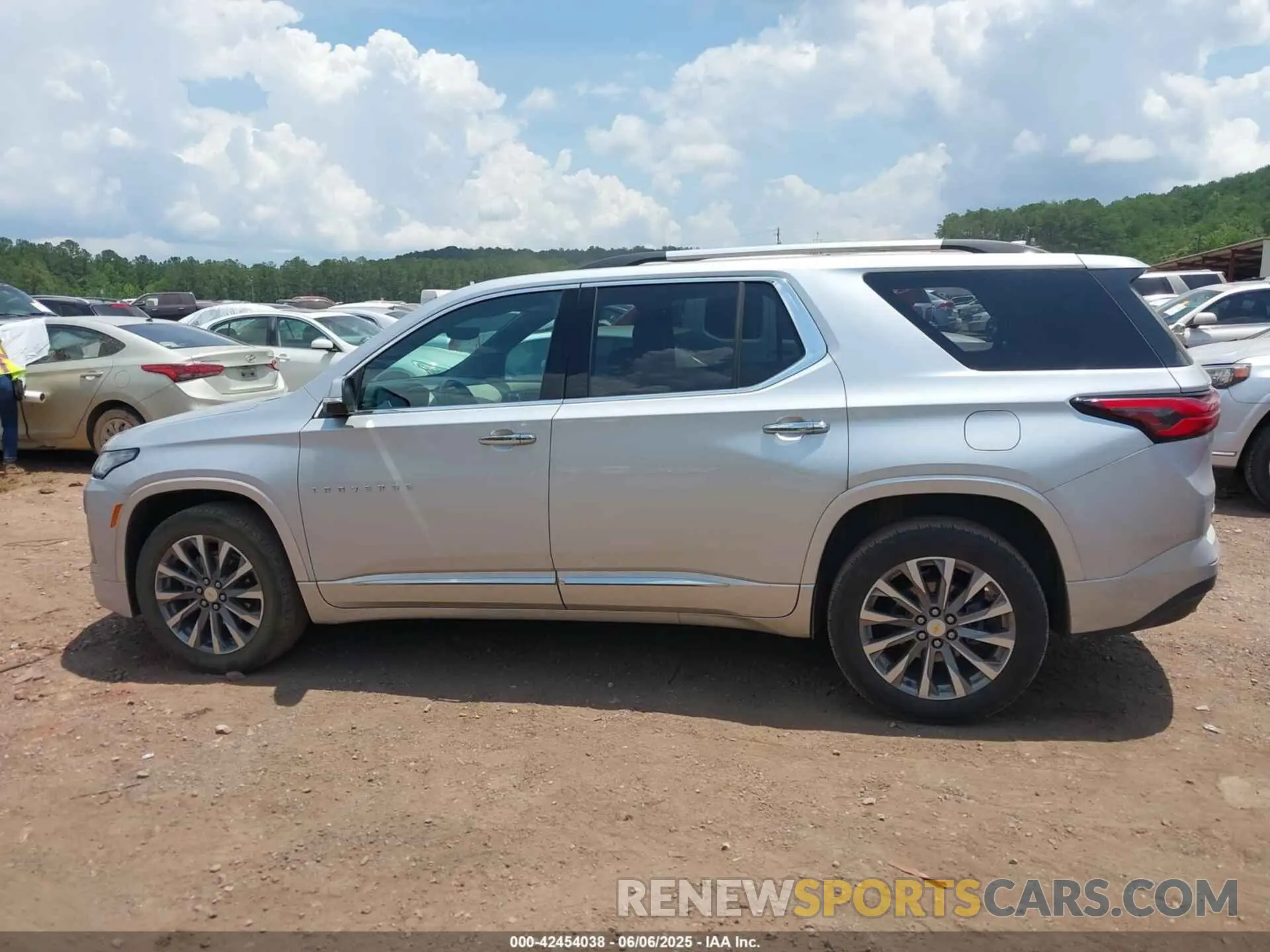 14 Photograph of a damaged car 1GNERKKWXNJ143345 CHEVROLET TRAVERSE 2022