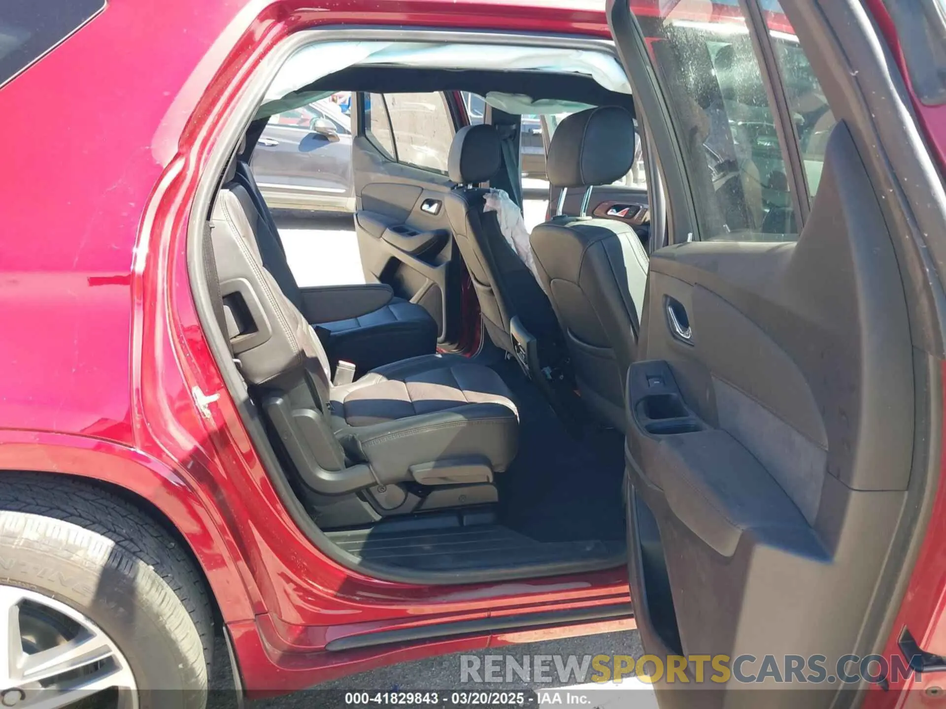 8 Photograph of a damaged car 1GNERNKW5NJ151841 CHEVROLET TRAVERSE 2022