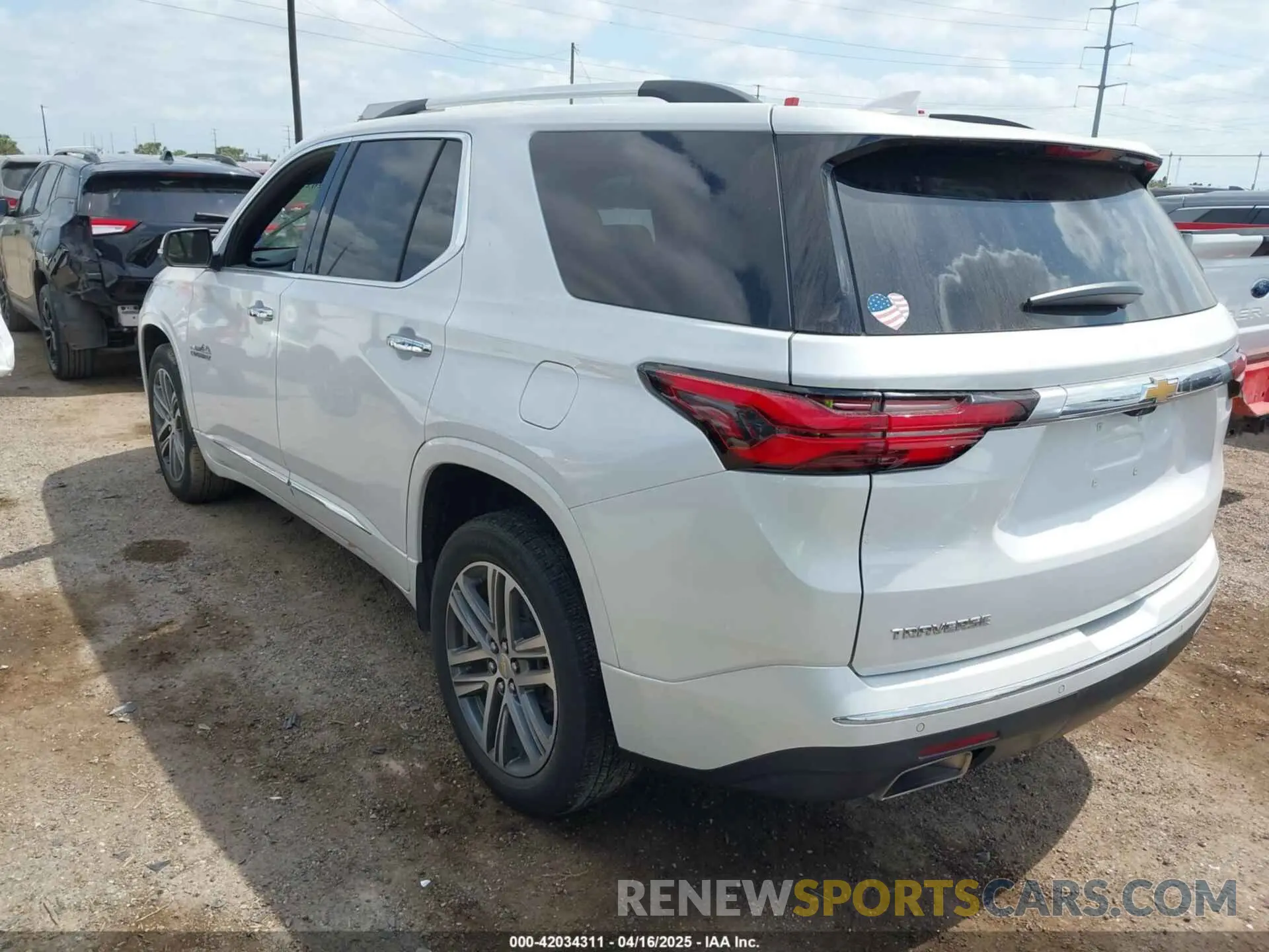 3 Photograph of a damaged car 1GNERNKW8NJ160453 CHEVROLET TRAVERSE 2022
