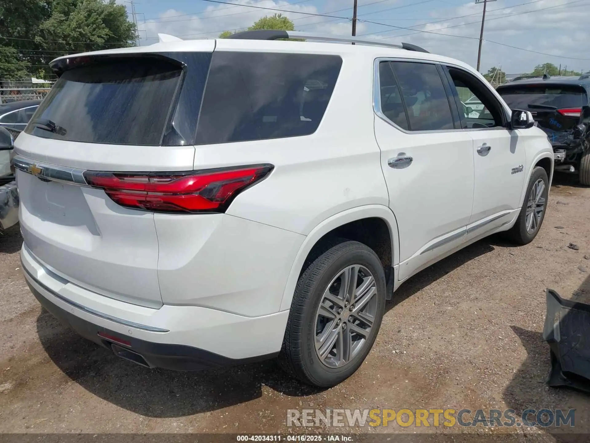 4 Photograph of a damaged car 1GNERNKW8NJ160453 CHEVROLET TRAVERSE 2022