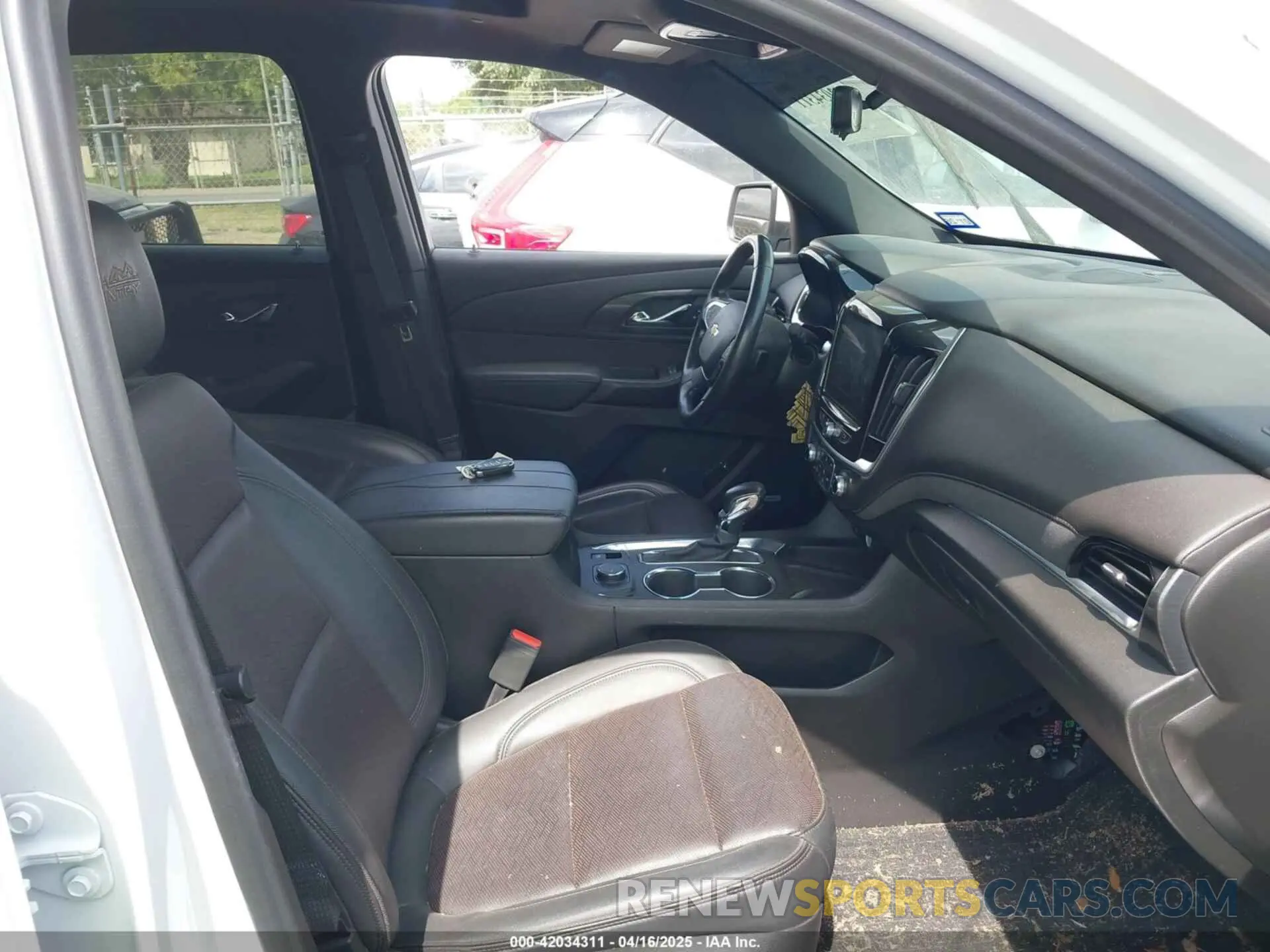 5 Photograph of a damaged car 1GNERNKW8NJ160453 CHEVROLET TRAVERSE 2022