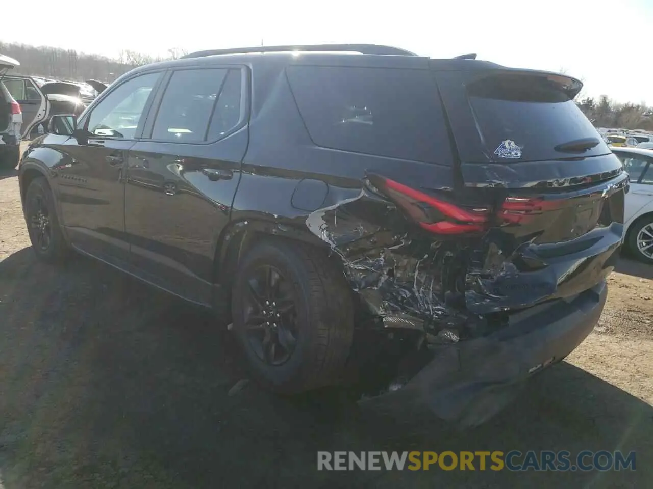 2 Photograph of a damaged car 1GNEVFKW5NJ120168 CHEVROLET TRAVERSE 2022