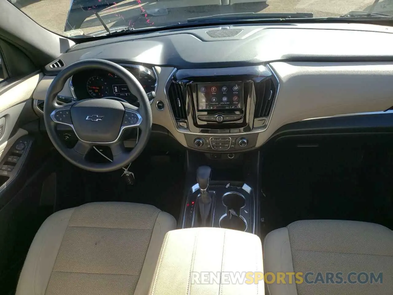 8 Photograph of a damaged car 1GNEVFKW5NJ120168 CHEVROLET TRAVERSE 2022
