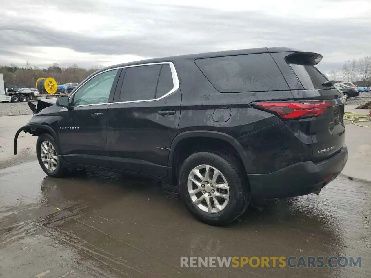 2 Photograph of a damaged car 1GNEVFKW6NJ158153 CHEVROLET TRAVERSE 2022