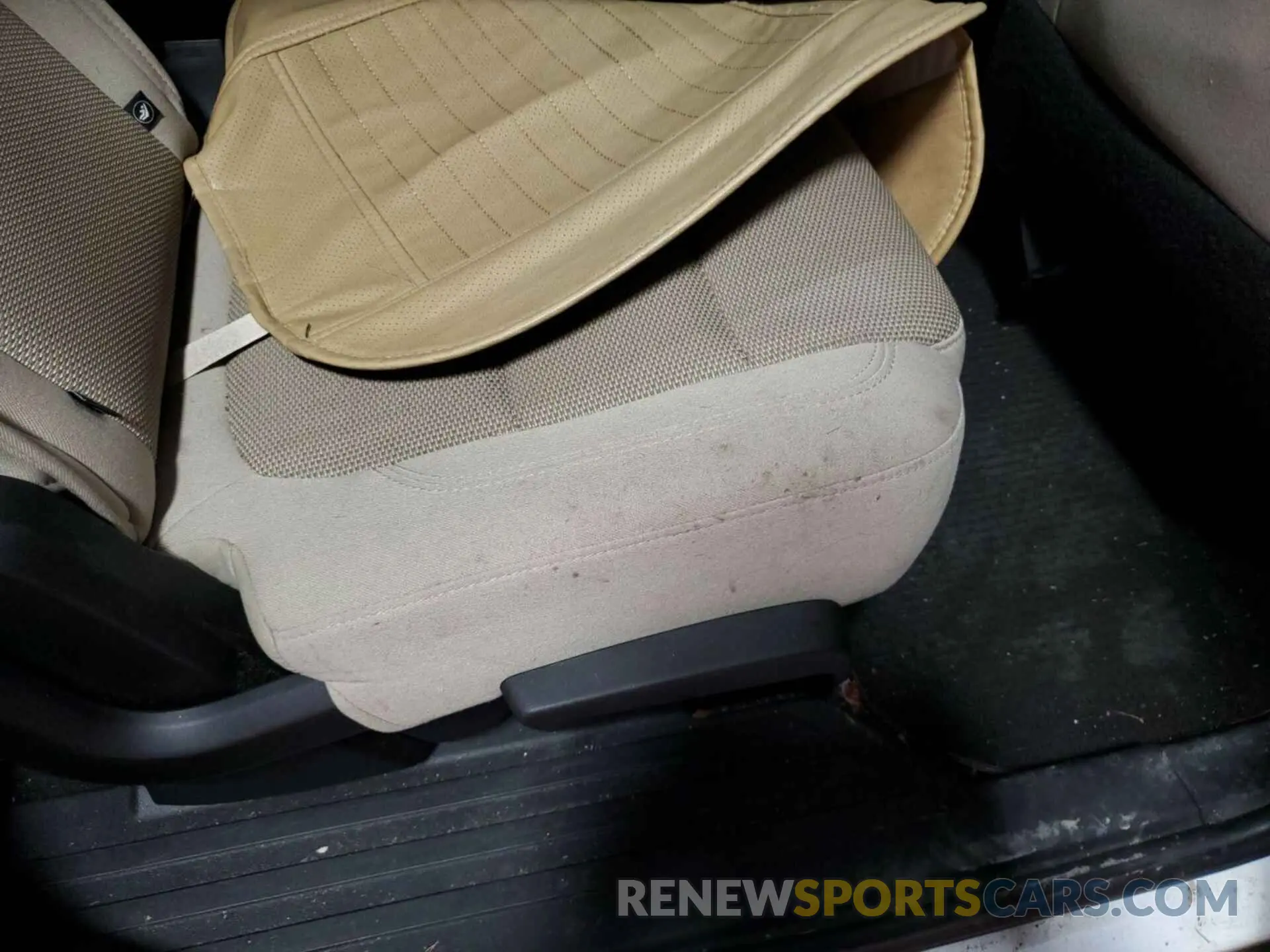 2 Photograph of a damaged car 1GNEVGKW1NJ102143 CHEVROLET TRAVERSE 2022