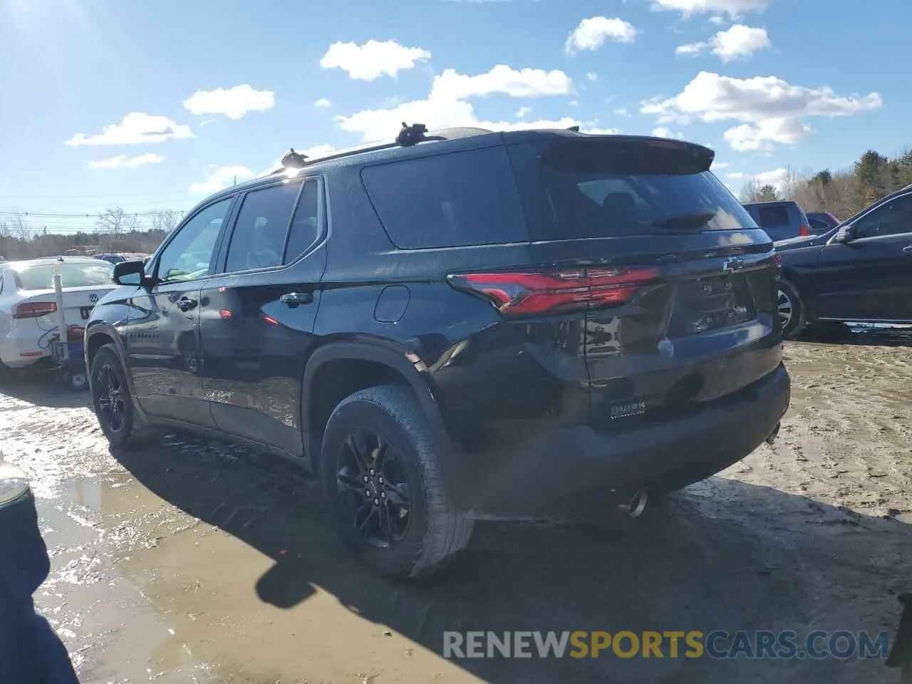 2 Photograph of a damaged car 1GNEVGKW1NJ137331 CHEVROLET TRAVERSE 2022