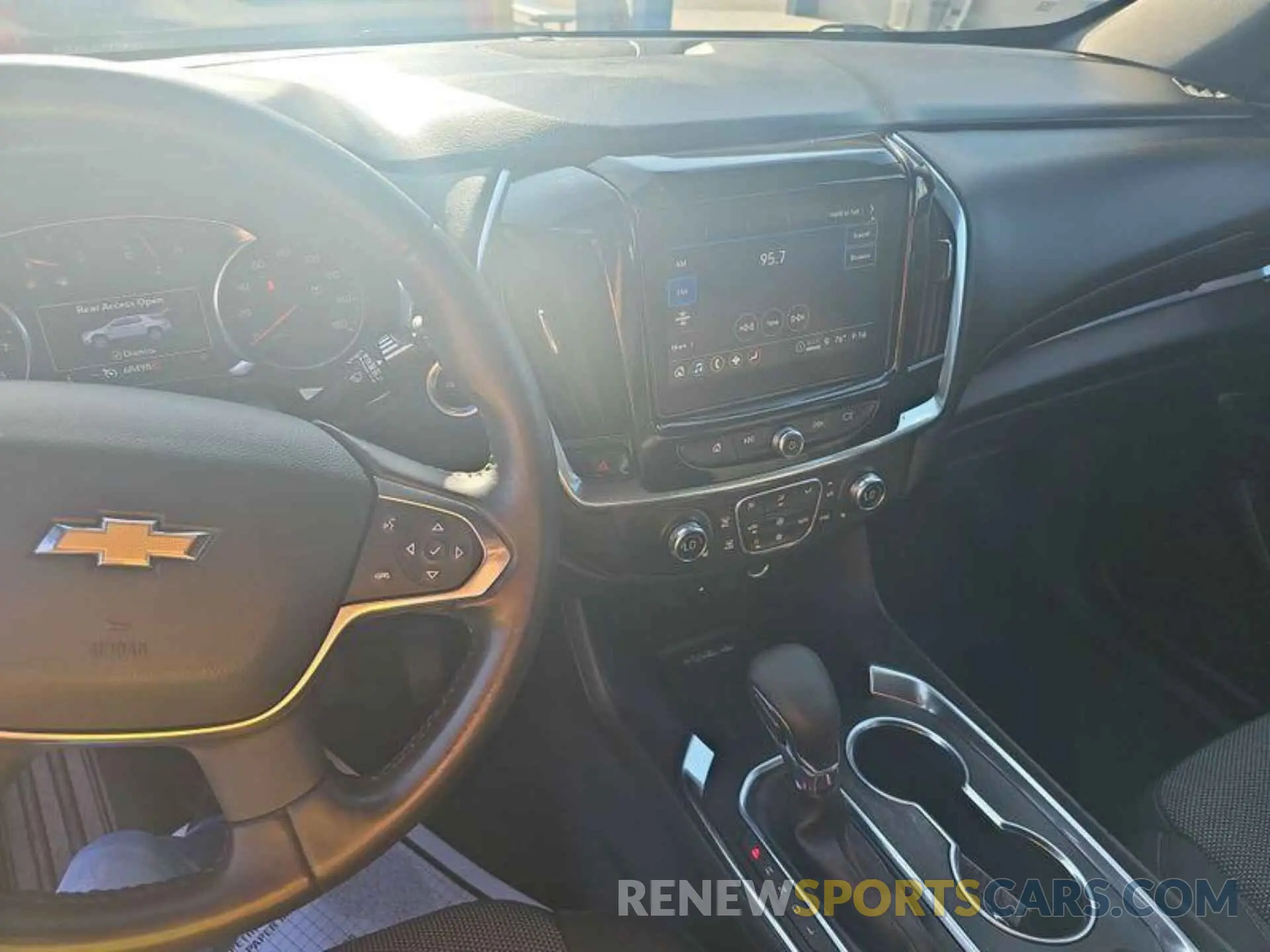 15 Photograph of a damaged car 1GNEVGKW1NJ152685 CHEVROLET TRAVERSE 2022
