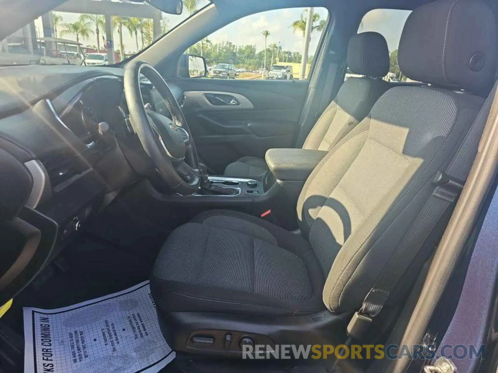 4 Photograph of a damaged car 1GNEVGKW1NJ152685 CHEVROLET TRAVERSE 2022