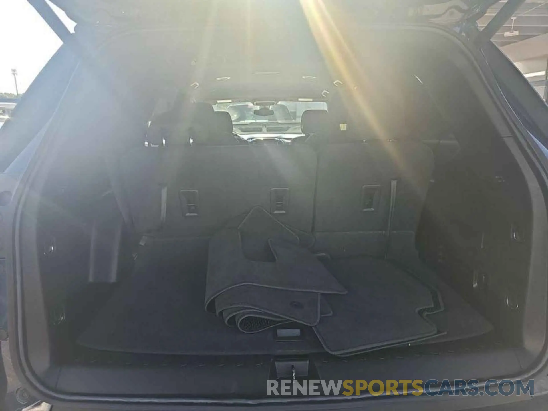 5 Photograph of a damaged car 1GNEVGKW1NJ152685 CHEVROLET TRAVERSE 2022