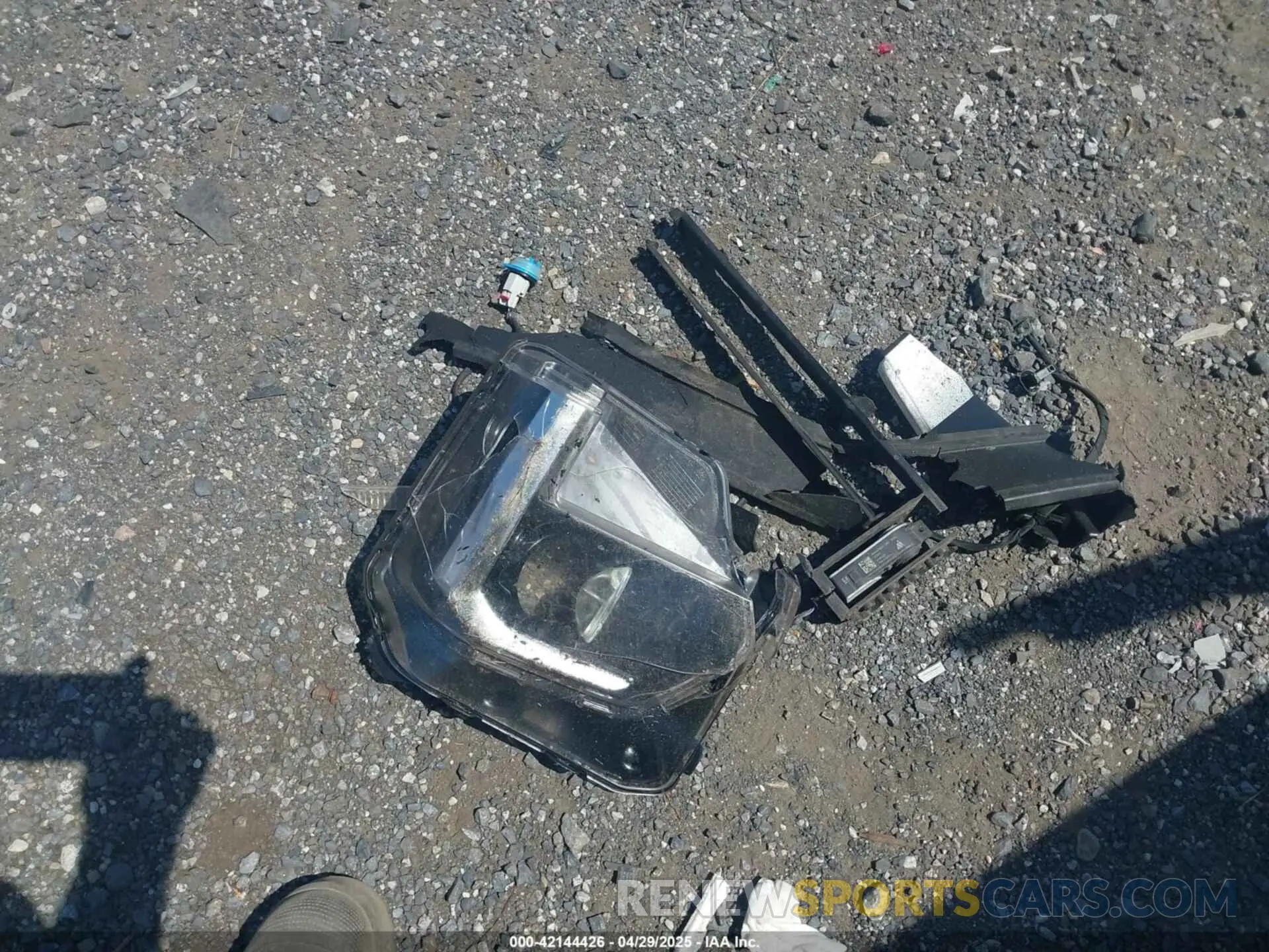 12 Photograph of a damaged car 1GNEVGKW1NJ164383 CHEVROLET TRAVERSE 2022