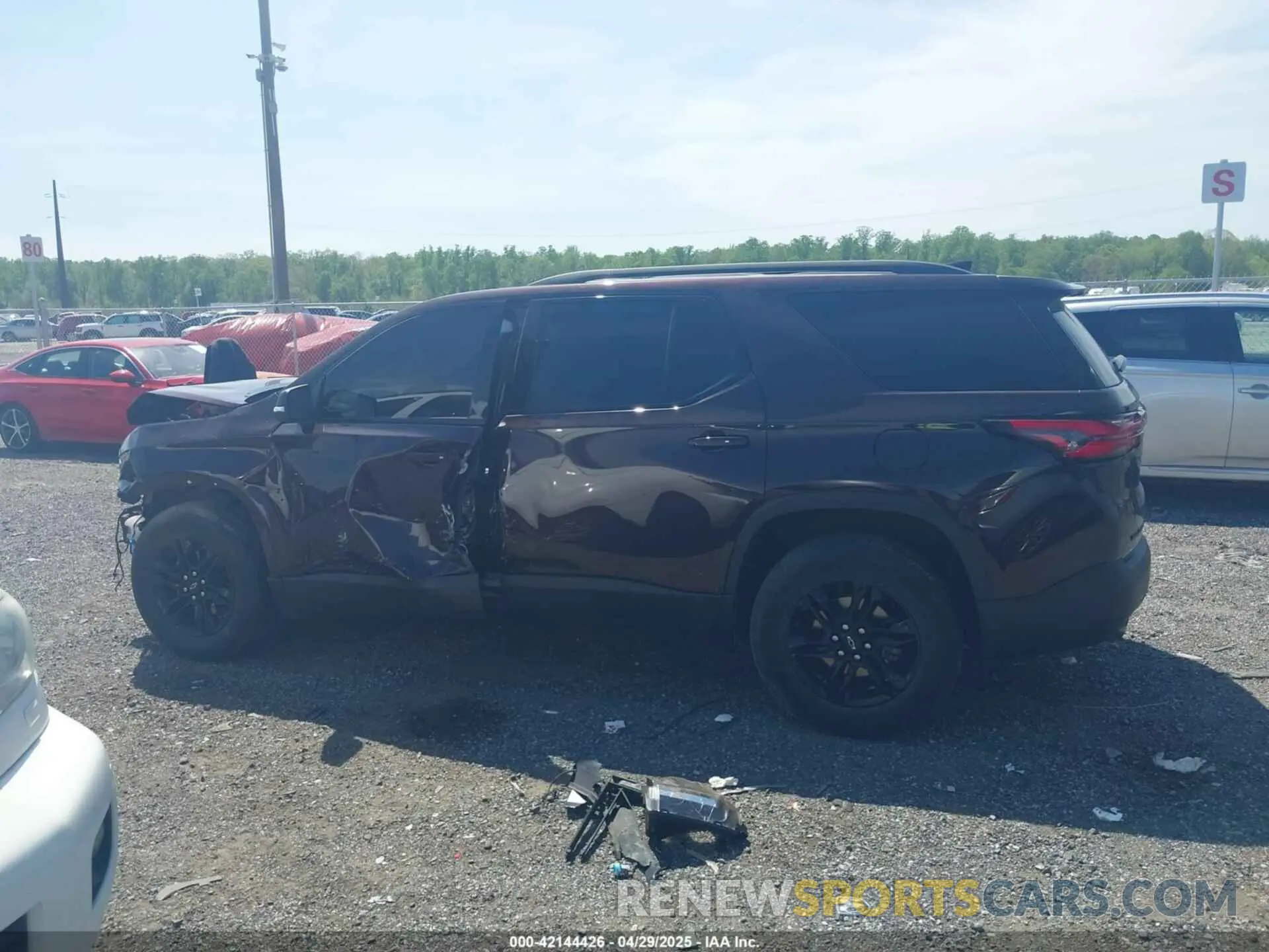 15 Photograph of a damaged car 1GNEVGKW1NJ164383 CHEVROLET TRAVERSE 2022