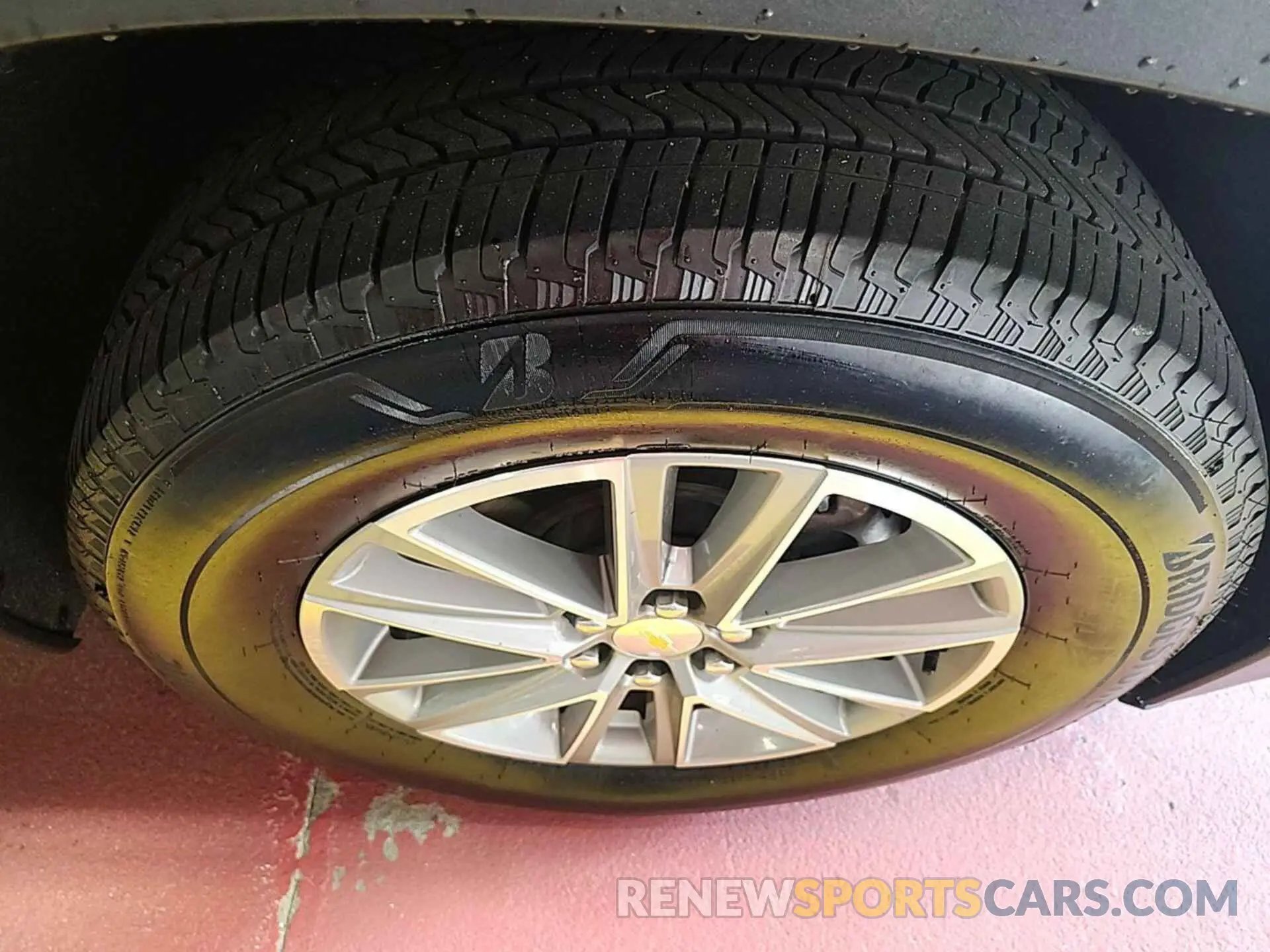 13 Photograph of a damaged car 1GNEVGKW2NJ154512 CHEVROLET TRAVERSE 2022