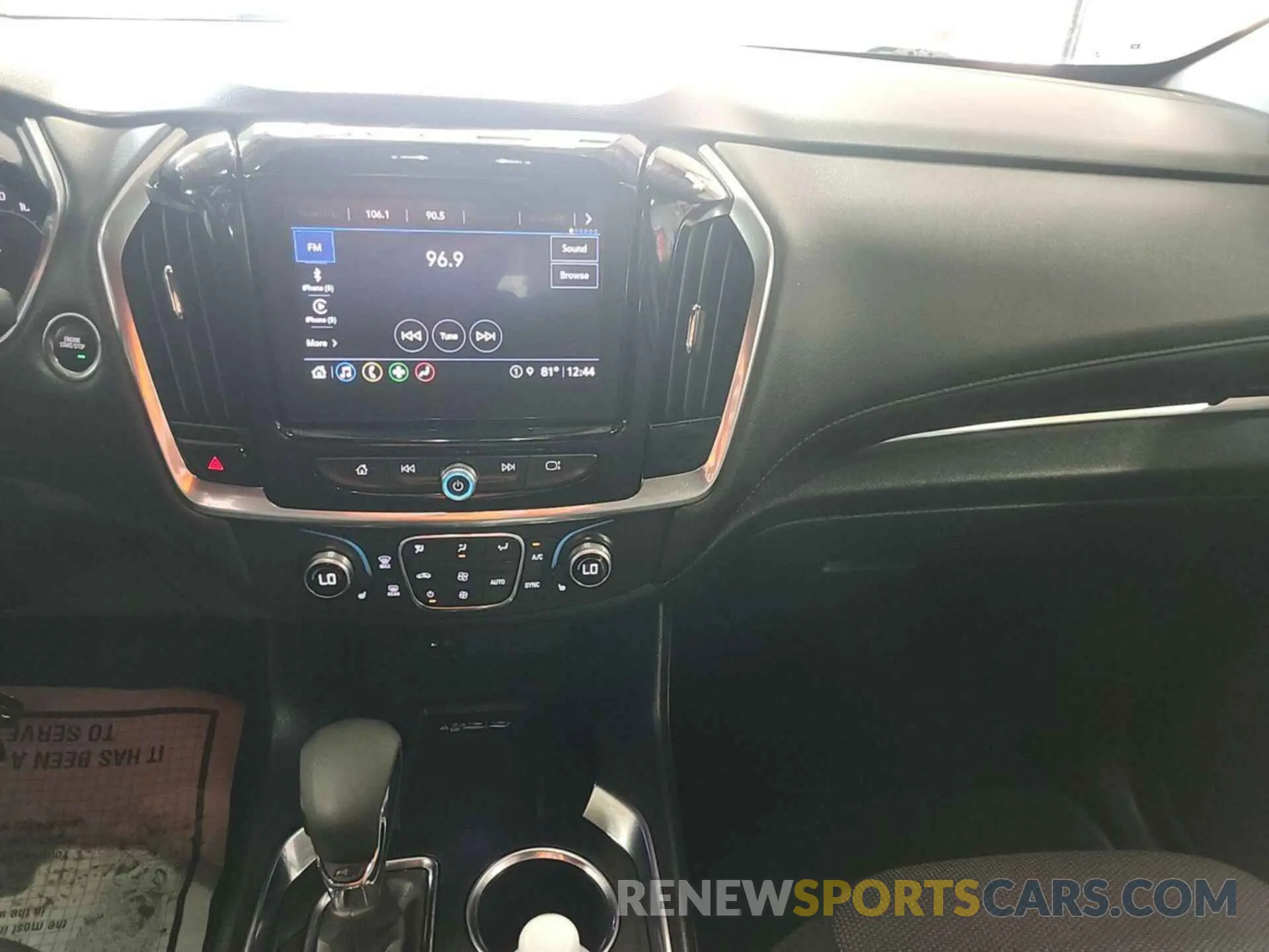 2 Photograph of a damaged car 1GNEVGKW2NJ154512 CHEVROLET TRAVERSE 2022