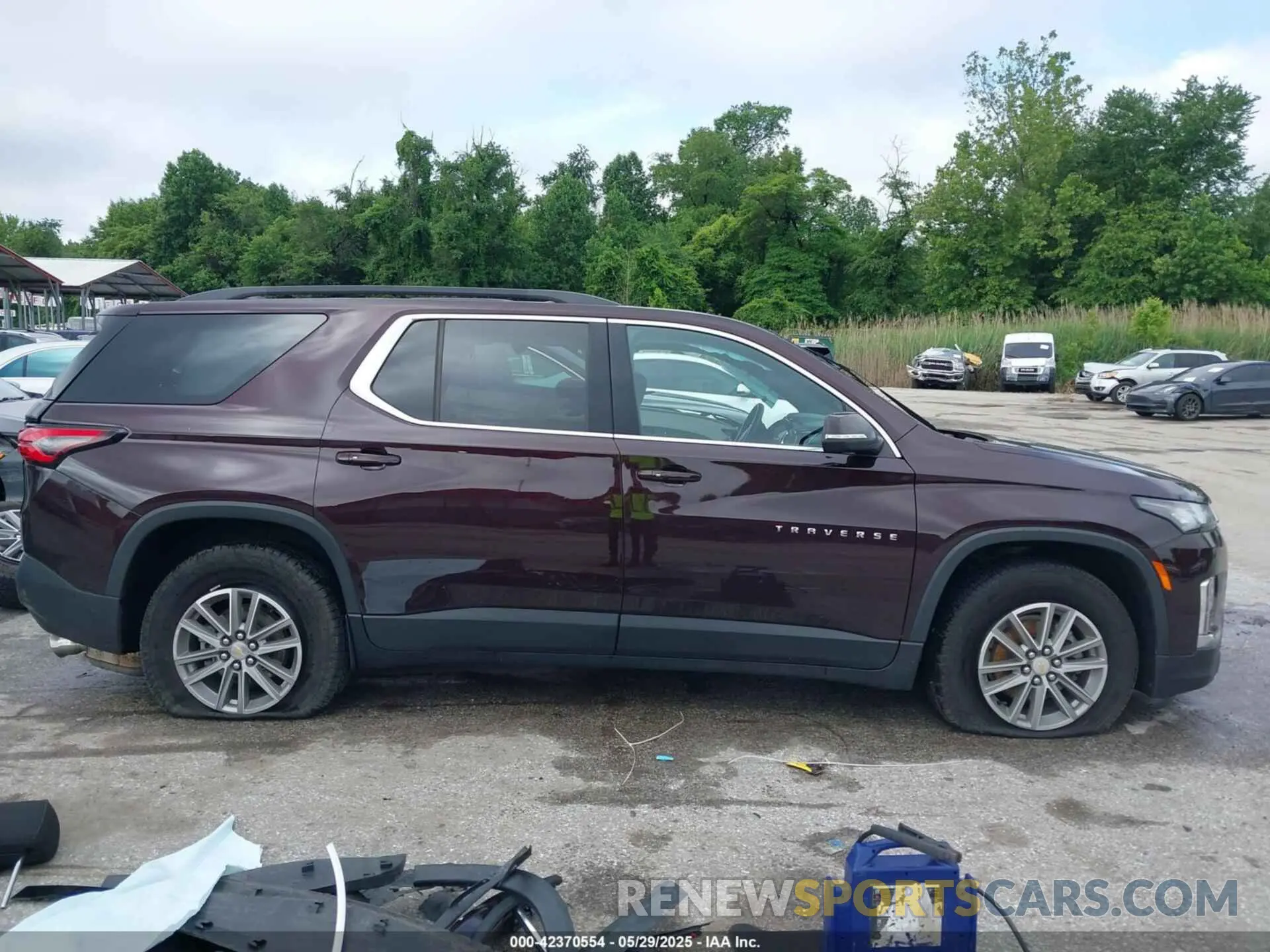 13 Photograph of a damaged car 1GNEVGKW2NJ155658 CHEVROLET TRAVERSE 2022