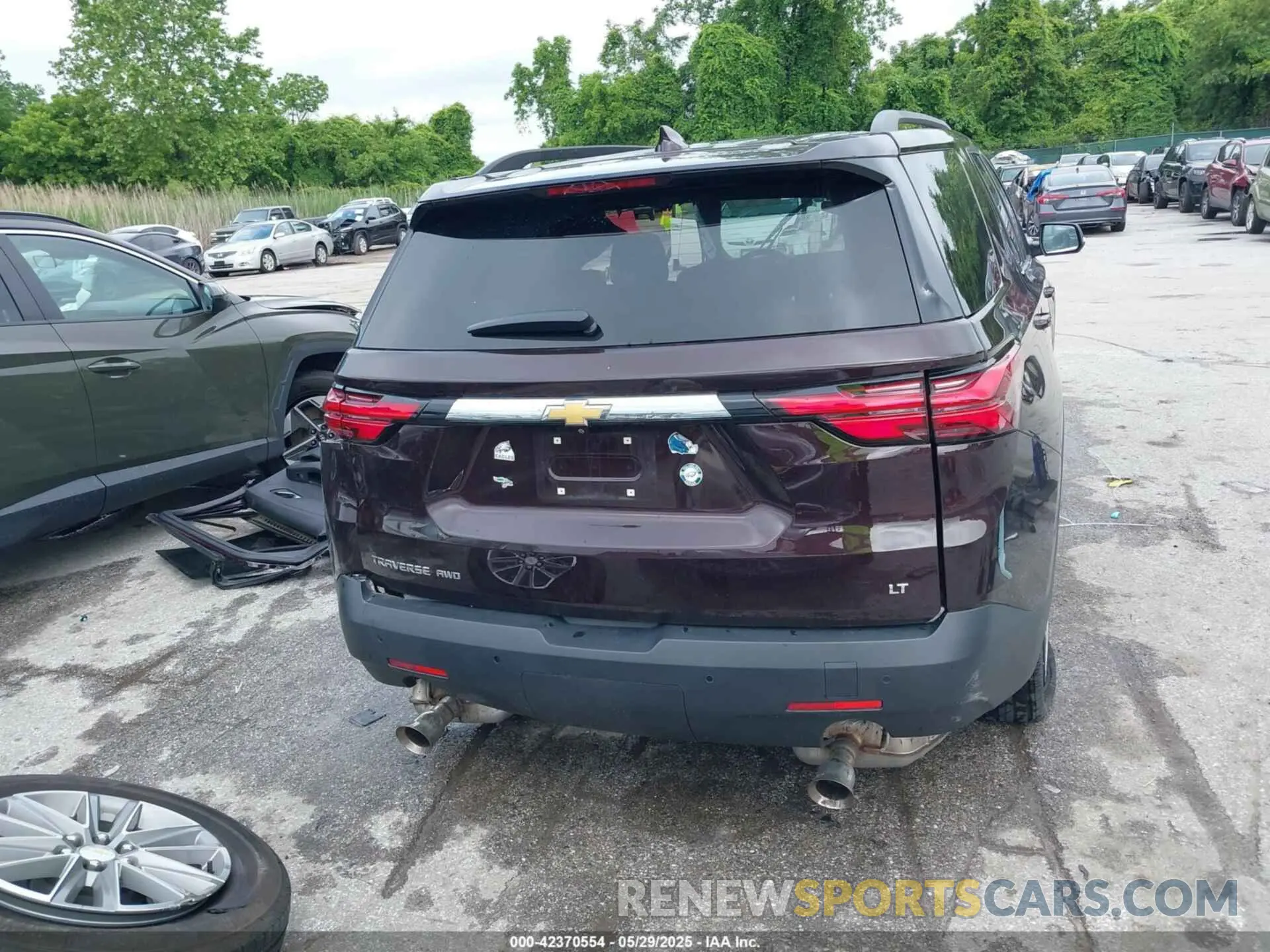 16 Photograph of a damaged car 1GNEVGKW2NJ155658 CHEVROLET TRAVERSE 2022
