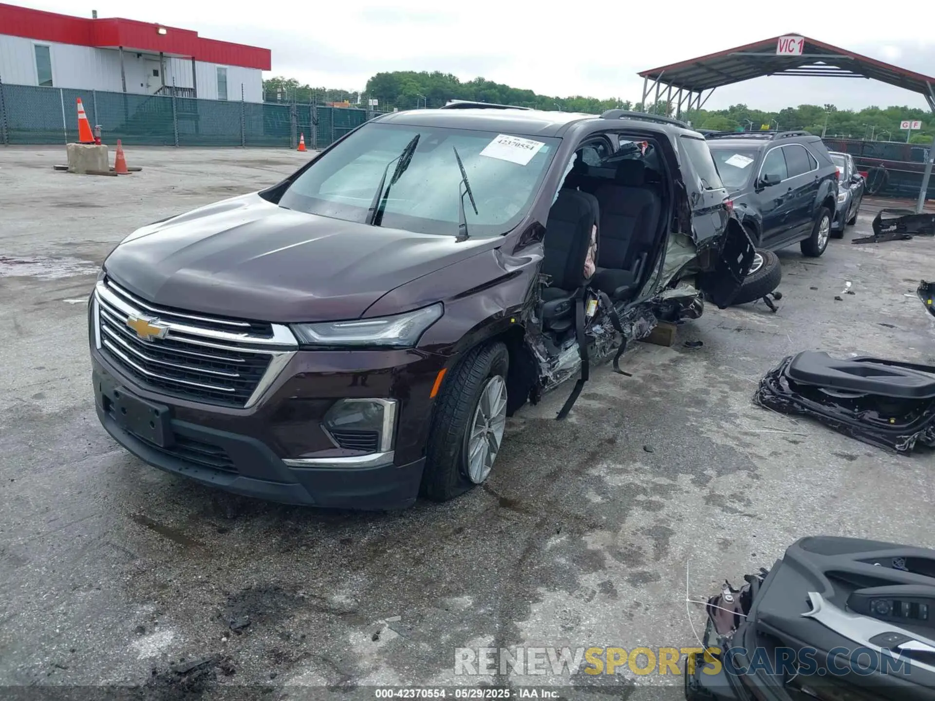 2 Photograph of a damaged car 1GNEVGKW2NJ155658 CHEVROLET TRAVERSE 2022