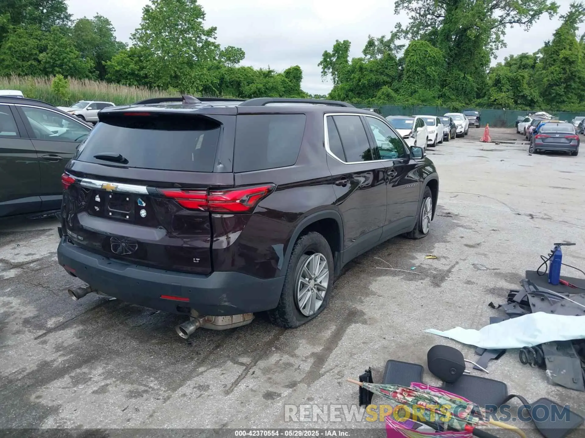 4 Photograph of a damaged car 1GNEVGKW2NJ155658 CHEVROLET TRAVERSE 2022