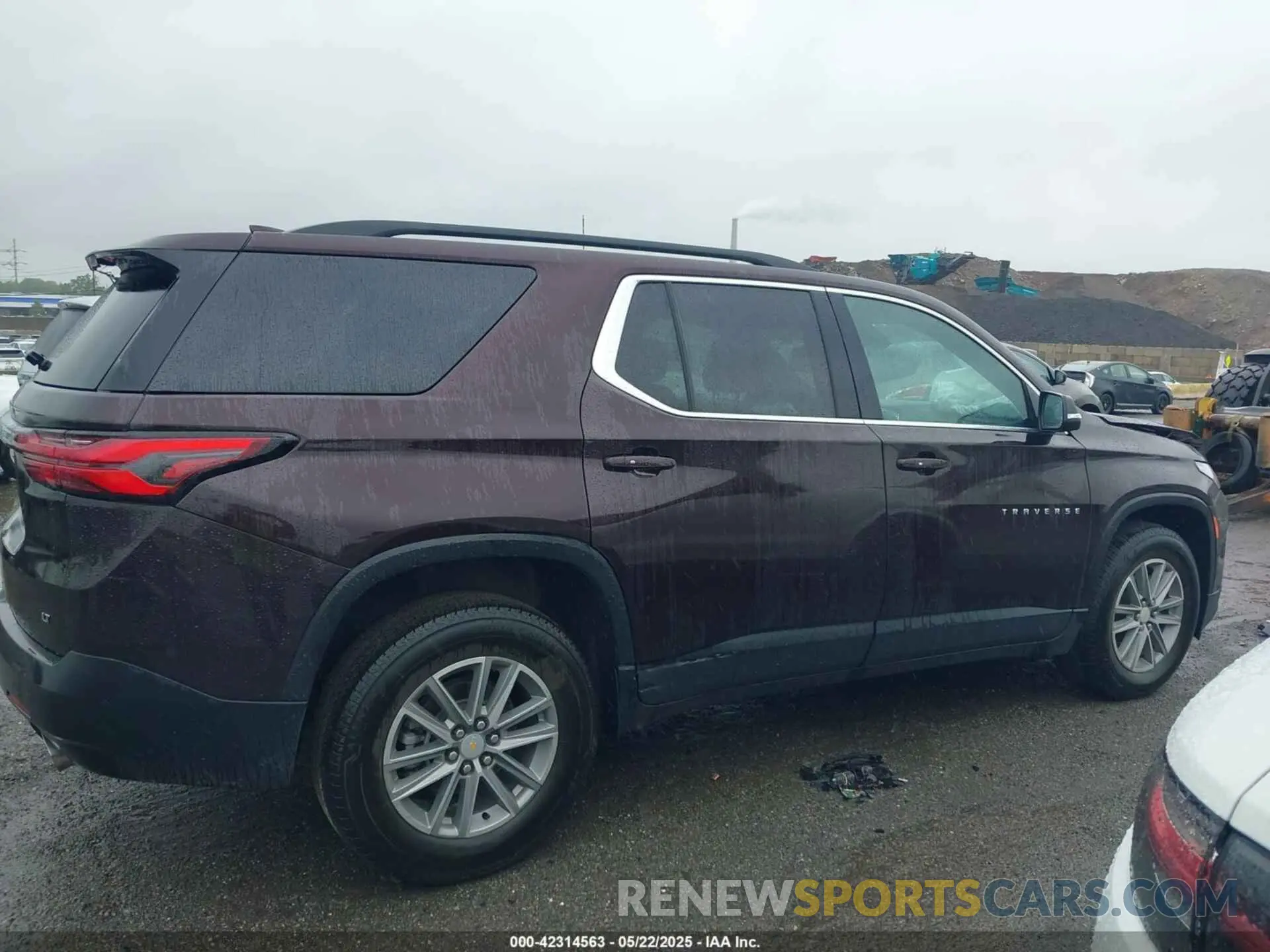 13 Photograph of a damaged car 1GNEVGKW2NJ191205 CHEVROLET TRAVERSE 2022